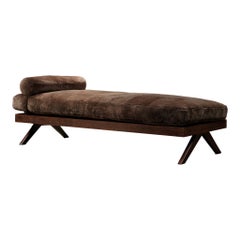 Diván tapizado de Pierre Jeanneret, Chandigarh, hacia 1957-58
