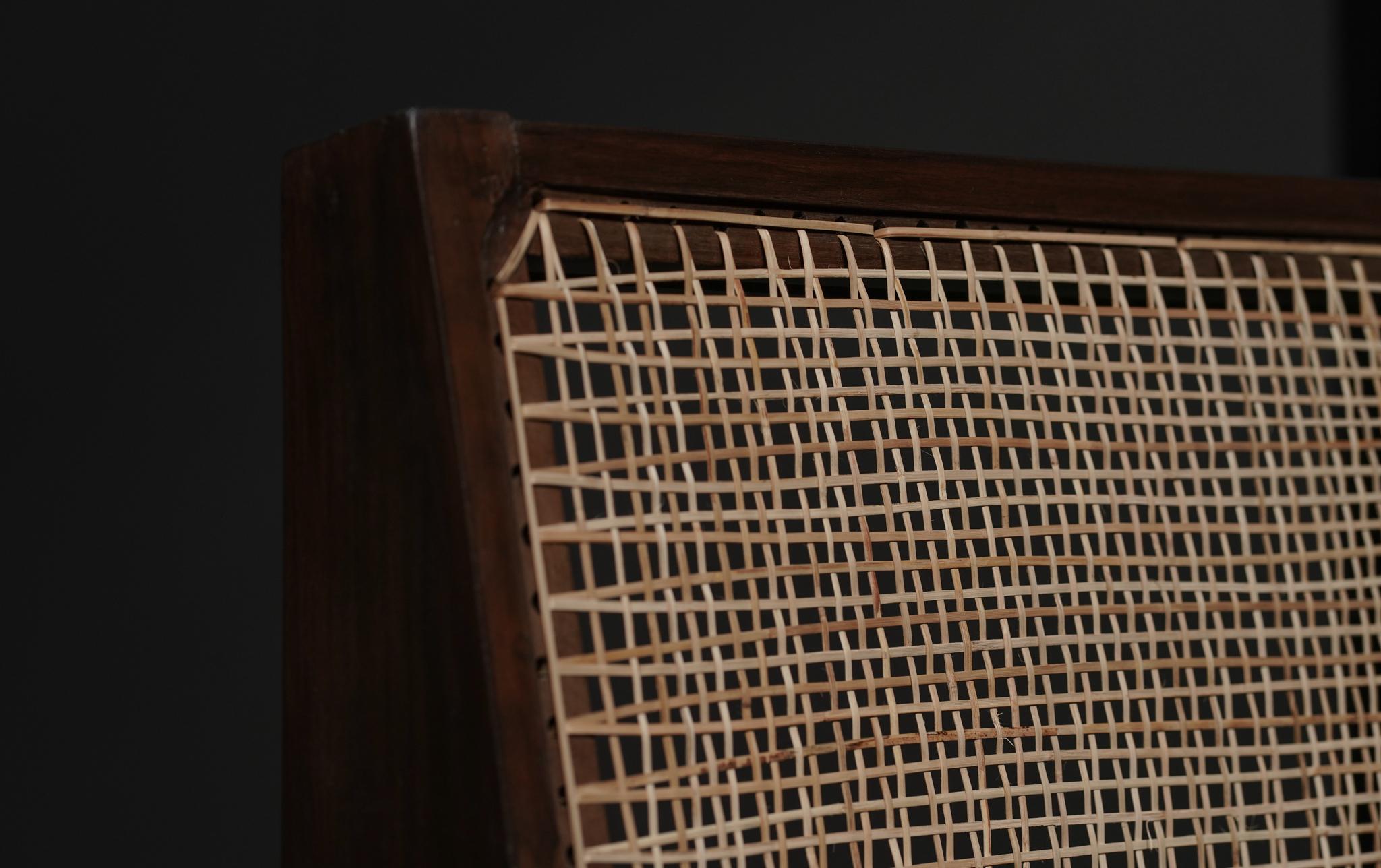 Milieu du XXe siècle Pierre Jeanneret Daybed Webbed en vente