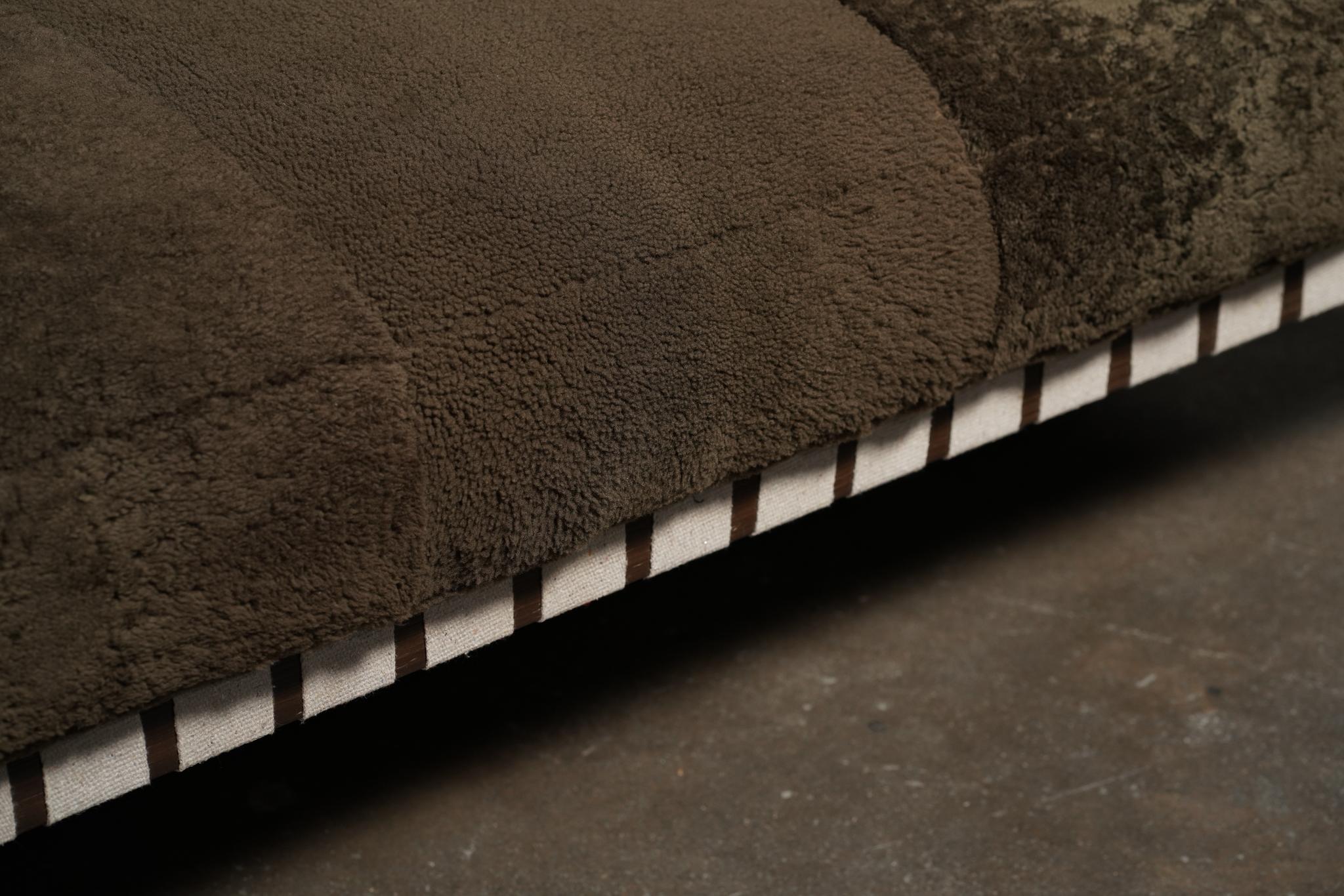 Cuir de mouton Pierre Jeanneret Daybed Webbed en vente