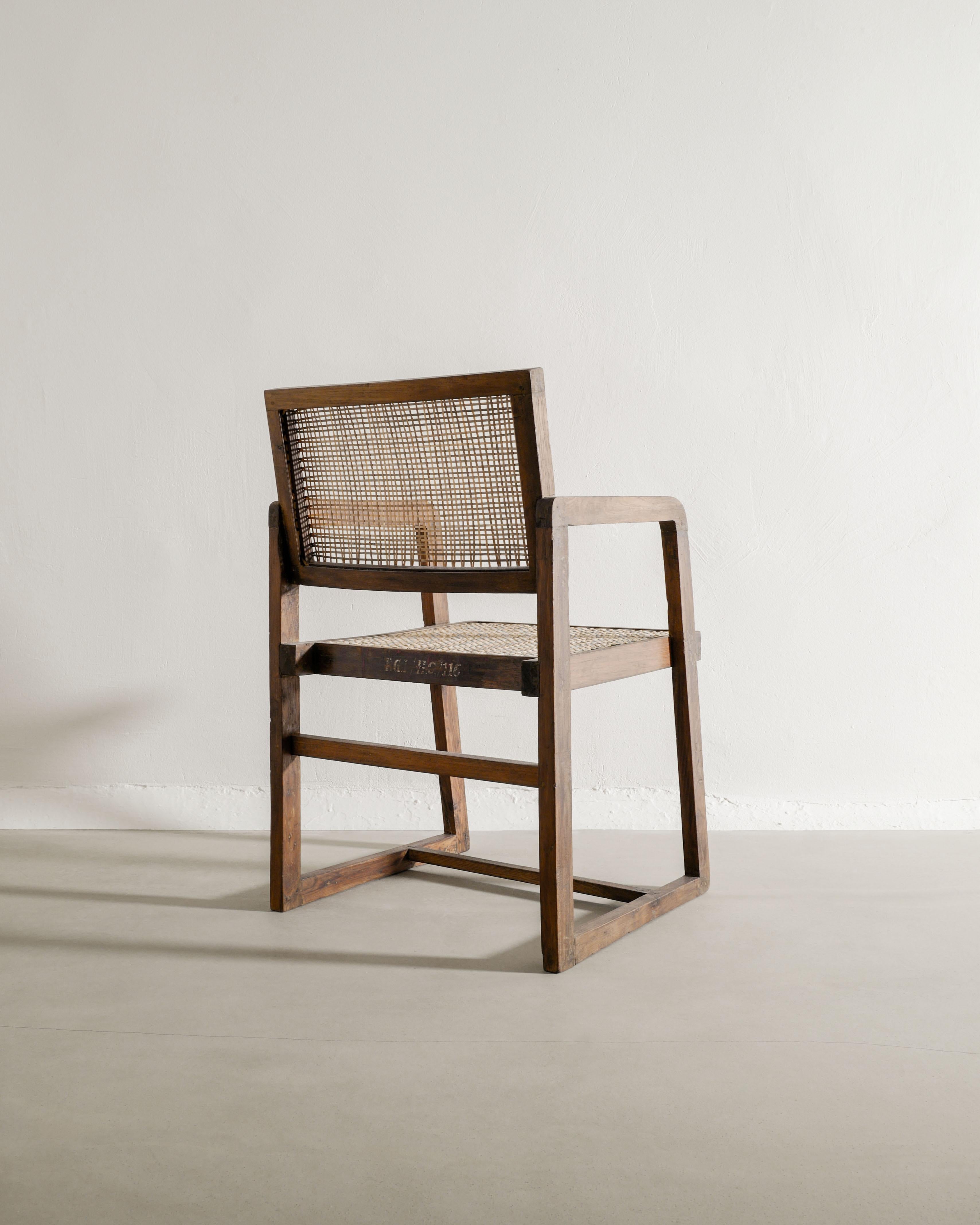 Pierre Jeanneret Holz-Esszimmerstuhl „Box-Stuhl“ aus Holz, hergestellt für Chandigarh, 1950er Jahre (Moderne der Mitte des Jahrhunderts) im Angebot