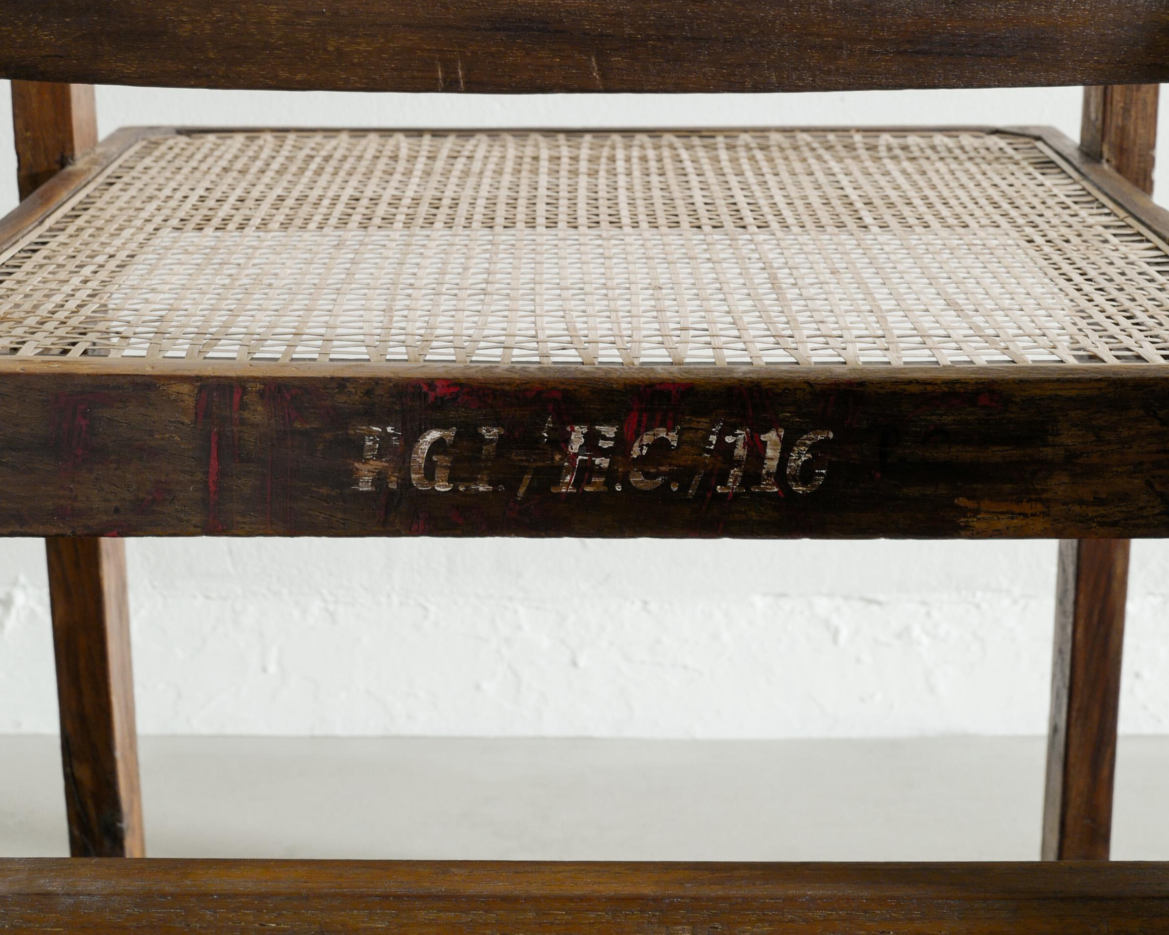 Pierre Jeanneret Holz-Esszimmerstuhl „Box-Stuhl“ aus Holz, hergestellt für Chandigarh, 1950er Jahre (Indisch) im Angebot