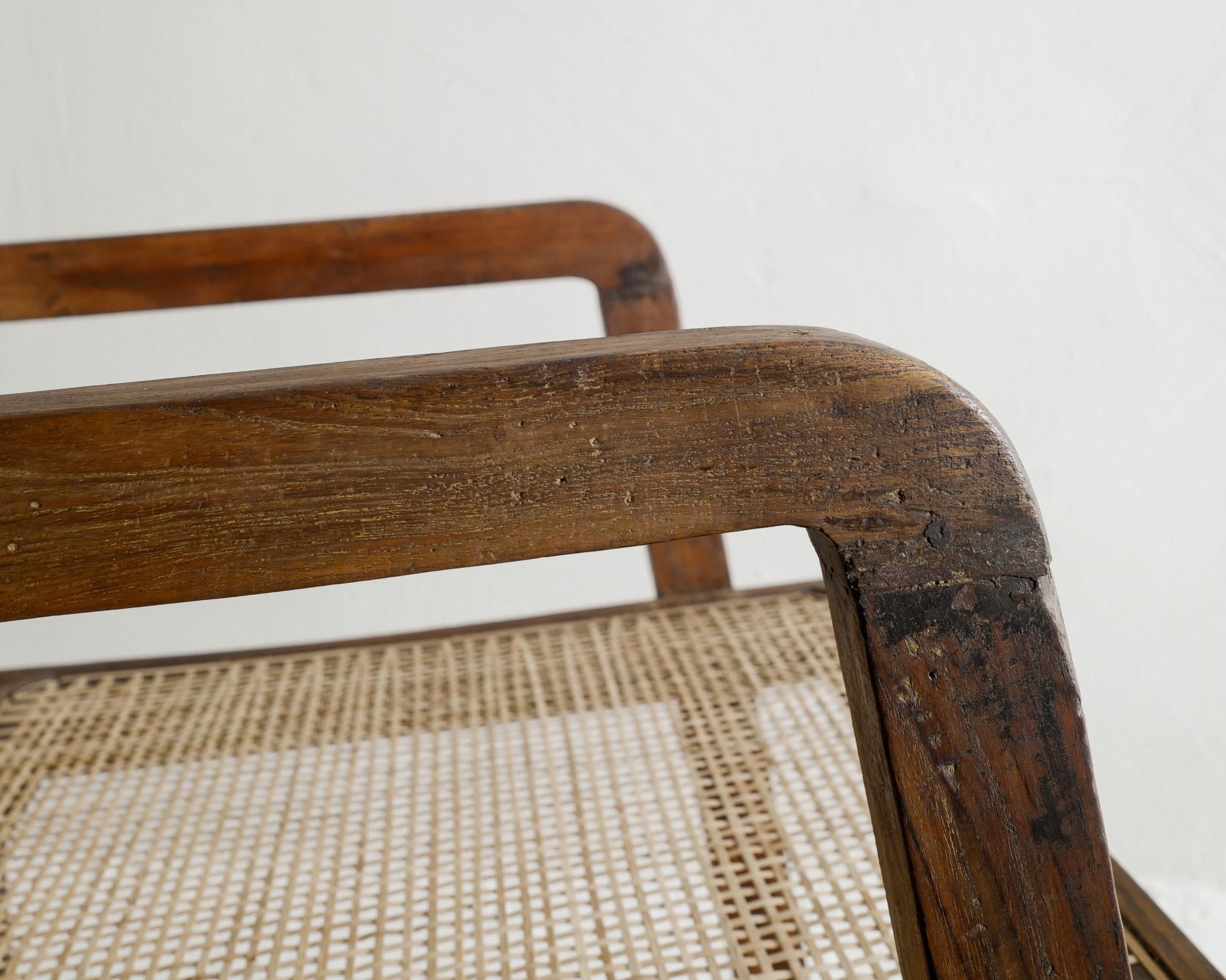 Pierre Jeanneret Holz-Esszimmerstuhl „Box-Stuhl“ aus Holz, hergestellt für Chandigarh, 1950er Jahre (Mitte des 20. Jahrhunderts) im Angebot