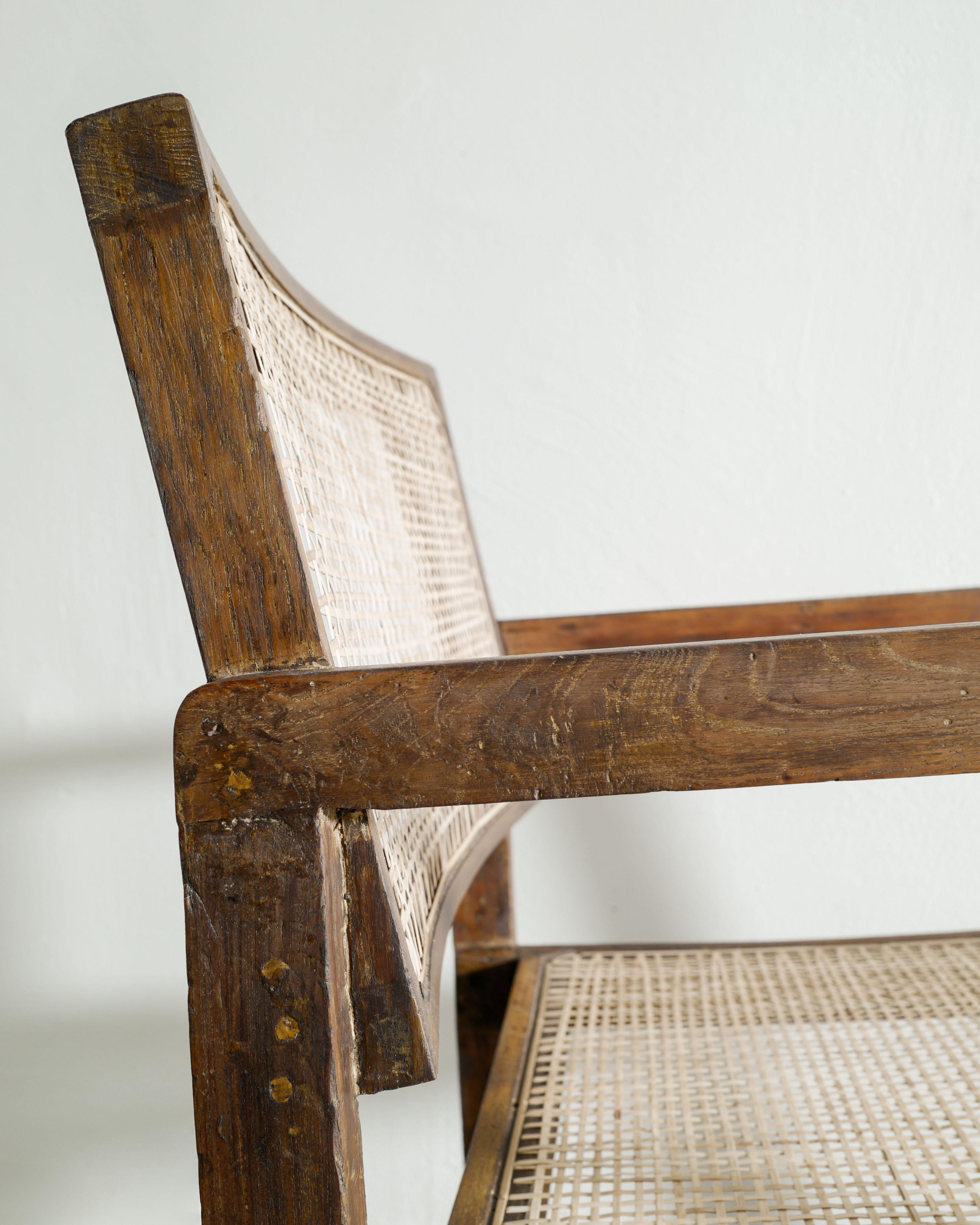 Pierre Jeanneret Holz-Esszimmerstuhl „Box-Stuhl“ aus Holz, hergestellt für Chandigarh, 1950er Jahre (Rattan) im Angebot
