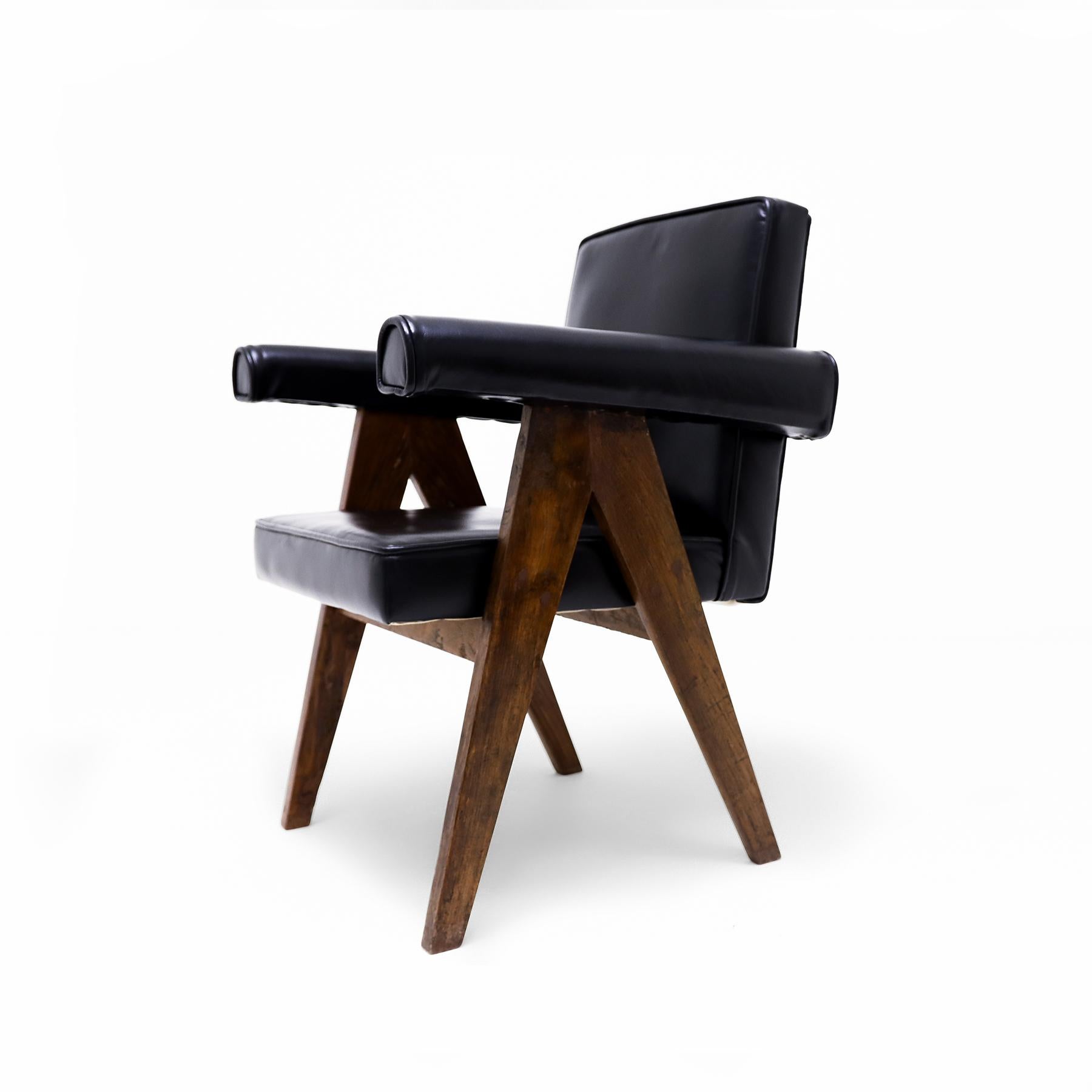 Pierre Jeanneret  Bureau X avec une chaise de comité modèle Pj Si 30A, Chandigarh, années 60 en vente 6