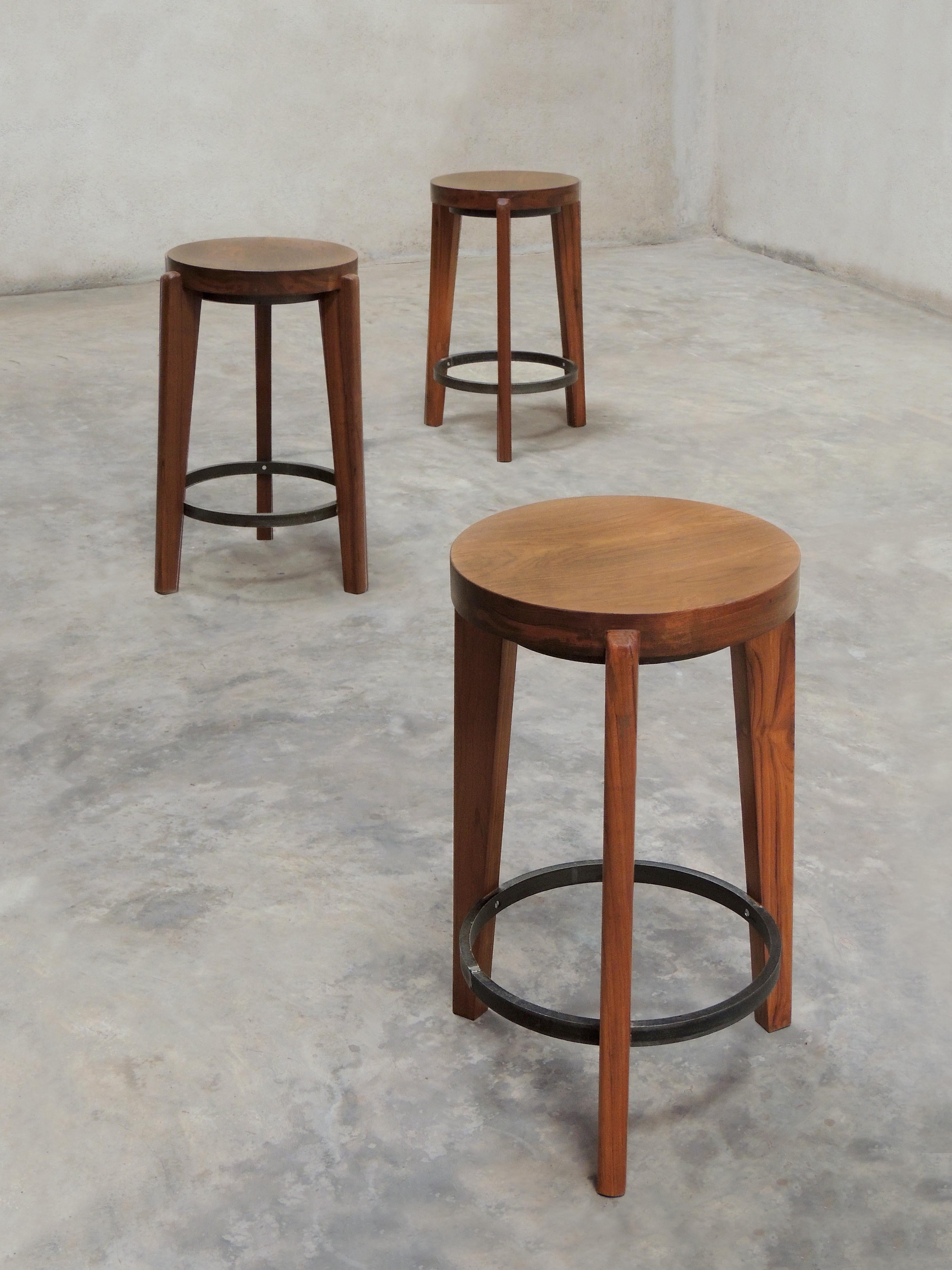 Pierre Jeanneret's Side Table/Stool, Hand-Sculpted Contemporary Reedition im Zustand „Neu“ in Geneve, CH