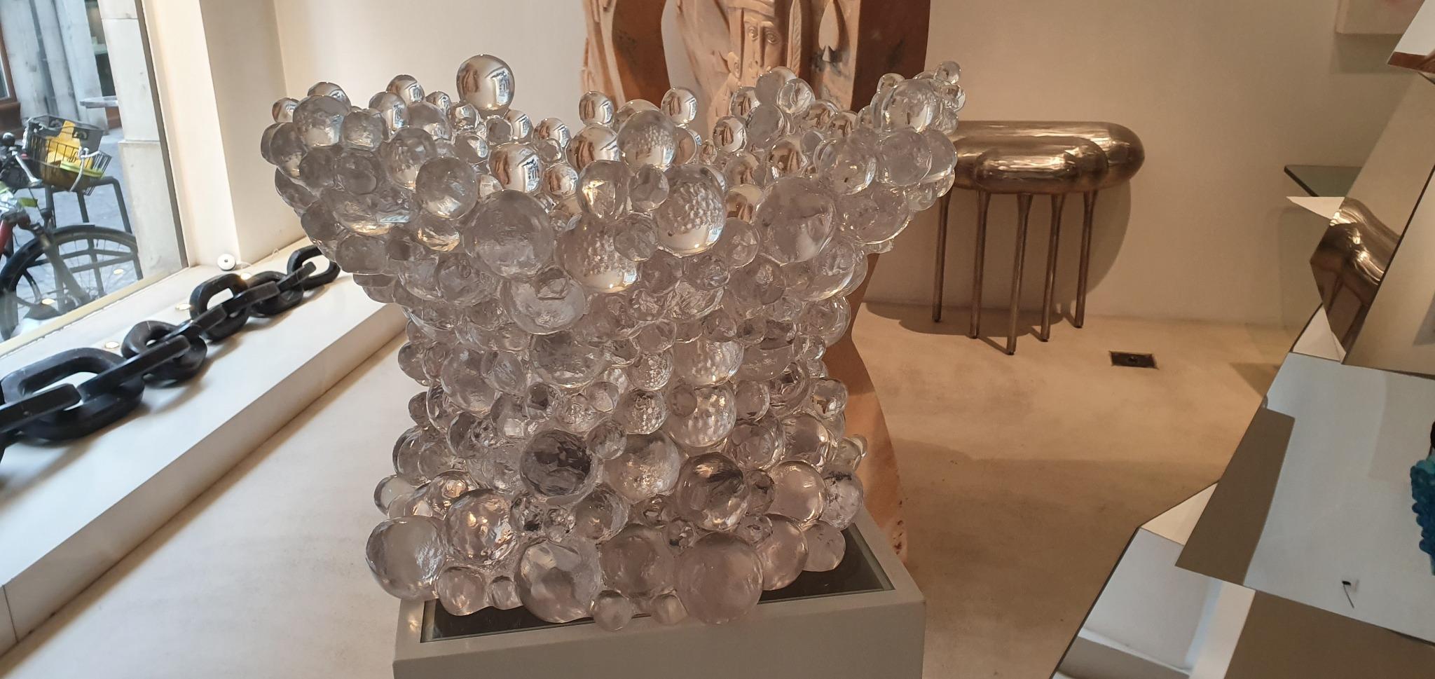 BLAST BUCKET, un secchiello per il ghiaccio in resina incolore - Abstract Sculpture Grigio di Pierre Koukjian