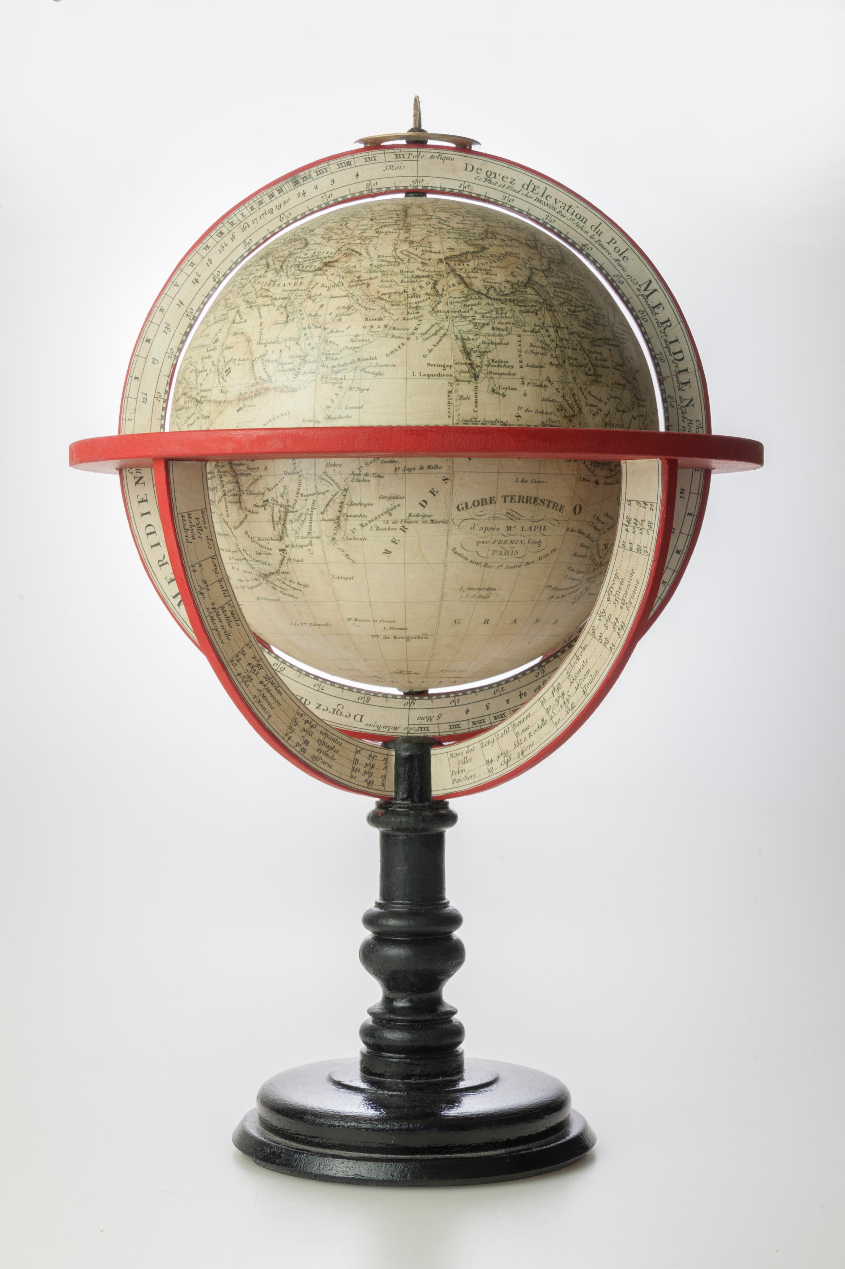 Pierre Lapie 9 inch facsimile table globe  ( 1779 - 1850 ) In Excellent Condition For Sale In Newport, GB