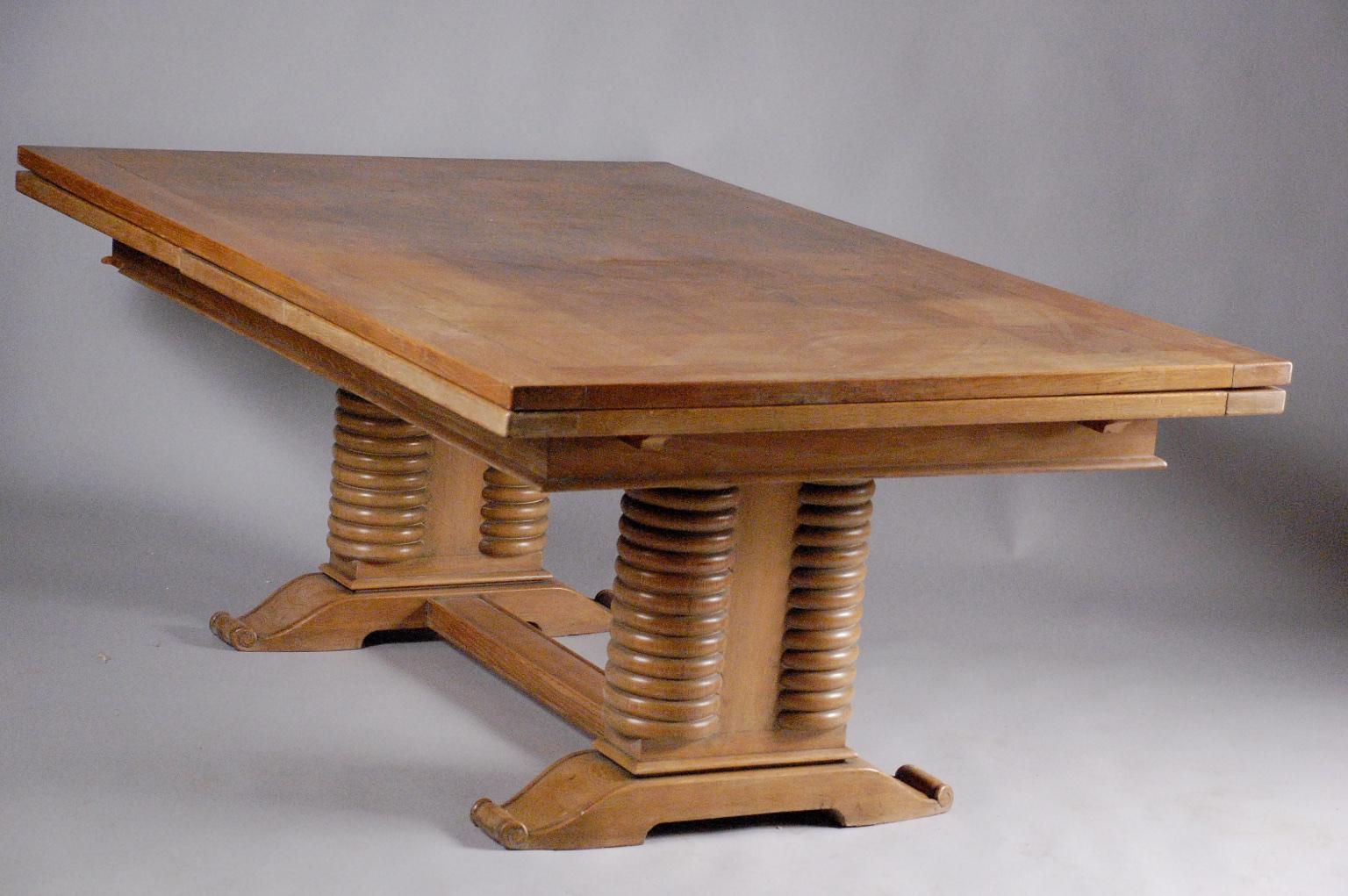 French Art Deco dining table in oak. Model presented at Exposition Internationale des Arts et
Techniques dans la Vie Moderne, Paris 1937. Pictured in the portfolio from the exposition. This table is 70