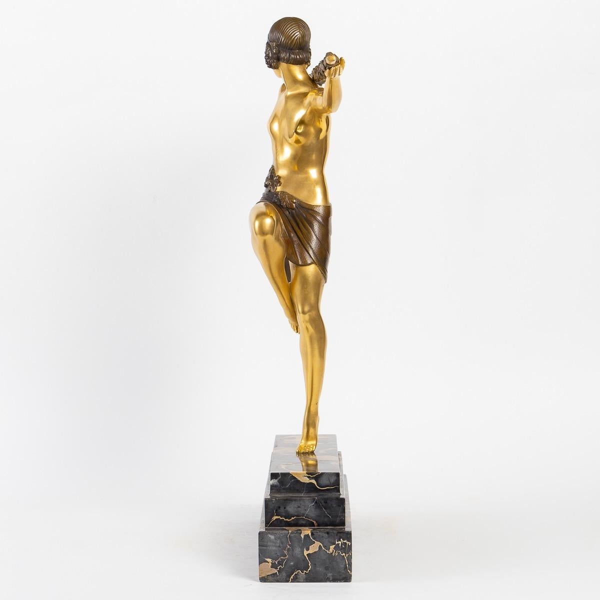 Pierre Le Faguays (1892~1962) „Dancer of Thyrsus“ Eine Art-déco-Bronzefigur  (Patiniert) im Angebot