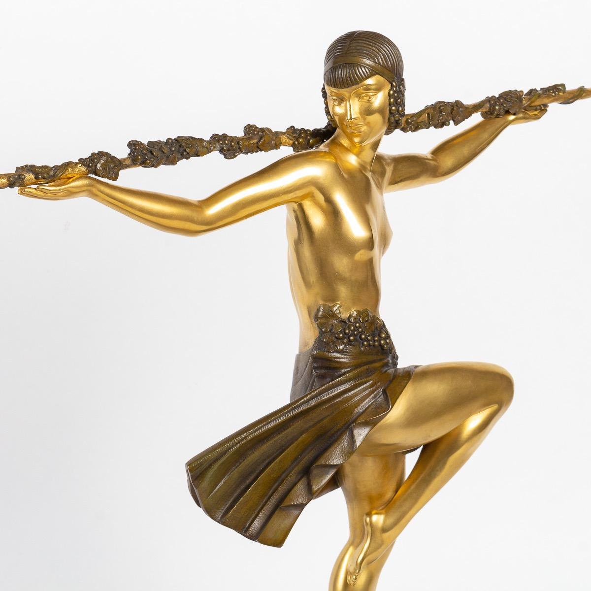 Pierre Le Faguays (1892~1962) „Dancer of Thyrsus“ Eine Art-déco-Bronzefigur  im Zustand „Gut“ im Angebot in Saint-Ouen, FR