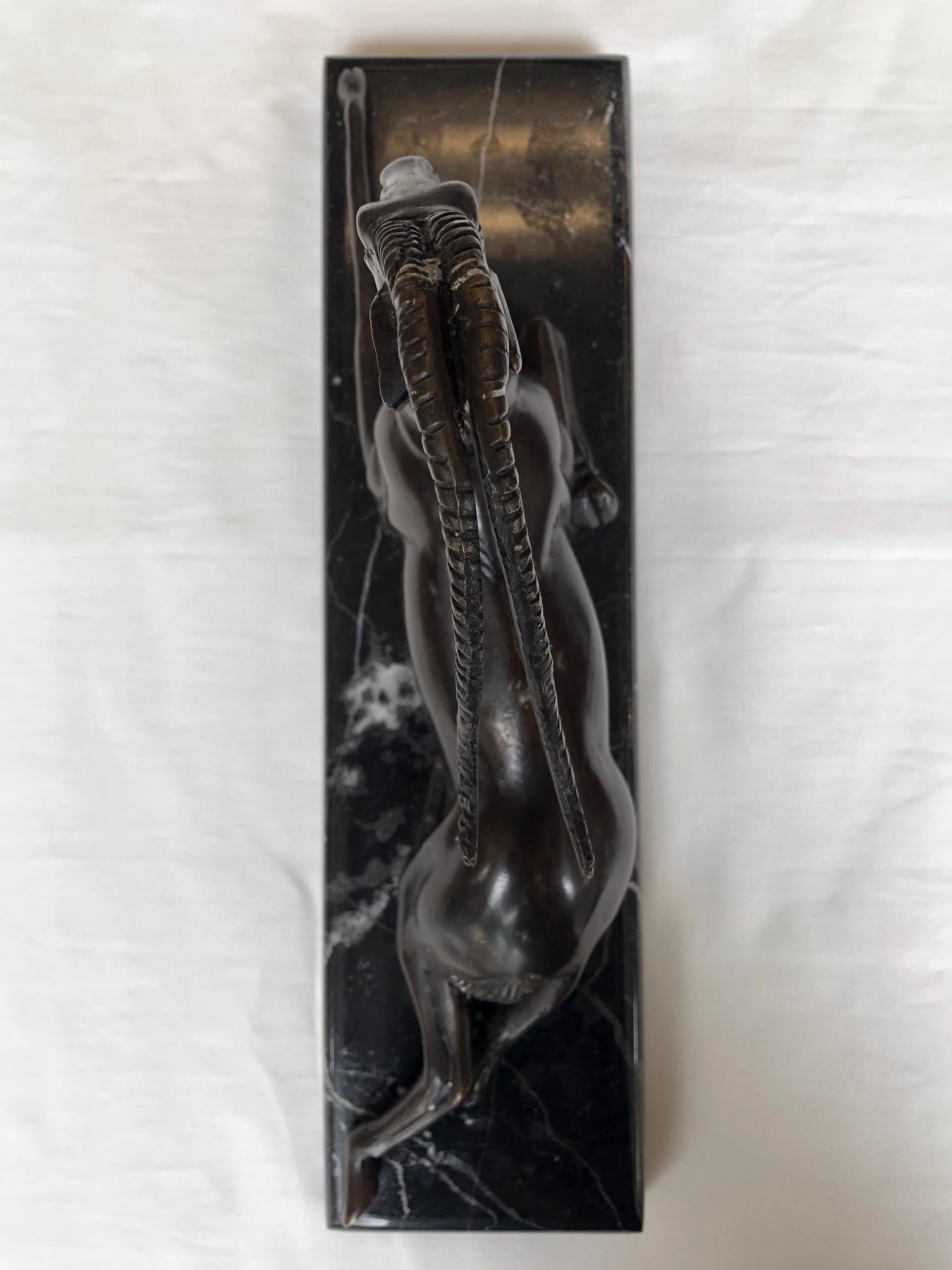 Pierre le Faguays - Sculpture en bronze Art Déco - Gazelle de séduction en vente 6