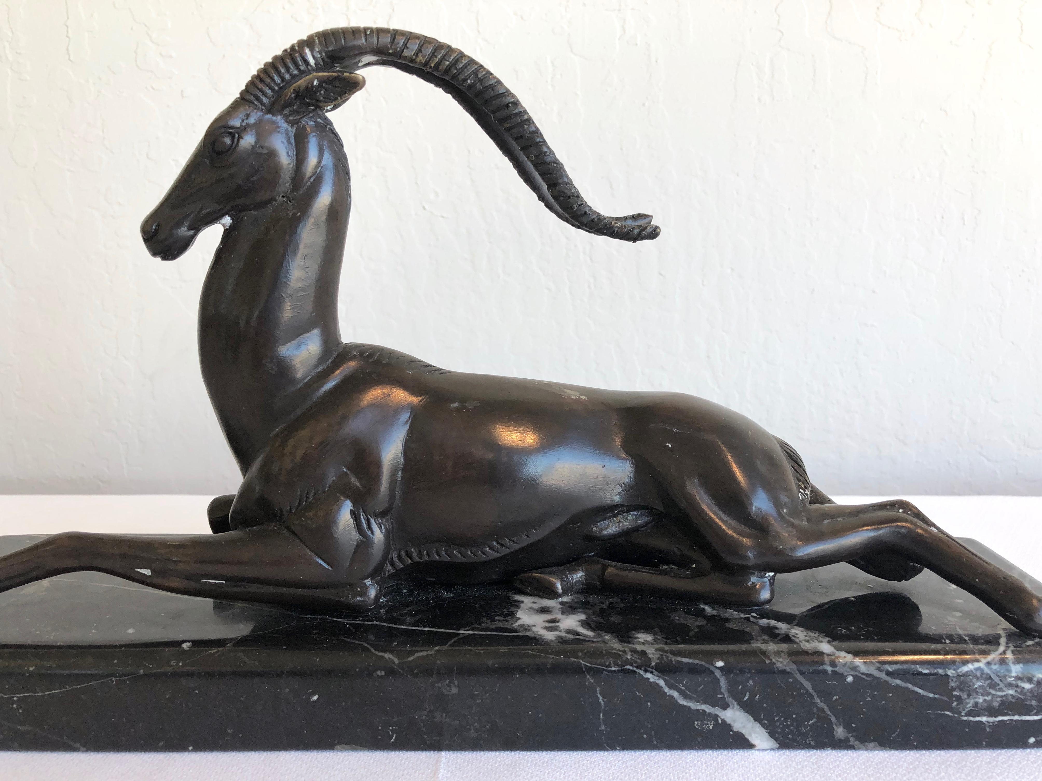 Art déco Pierre le Faguays - Sculpture en bronze Art Déco - Gazelle de séduction en vente