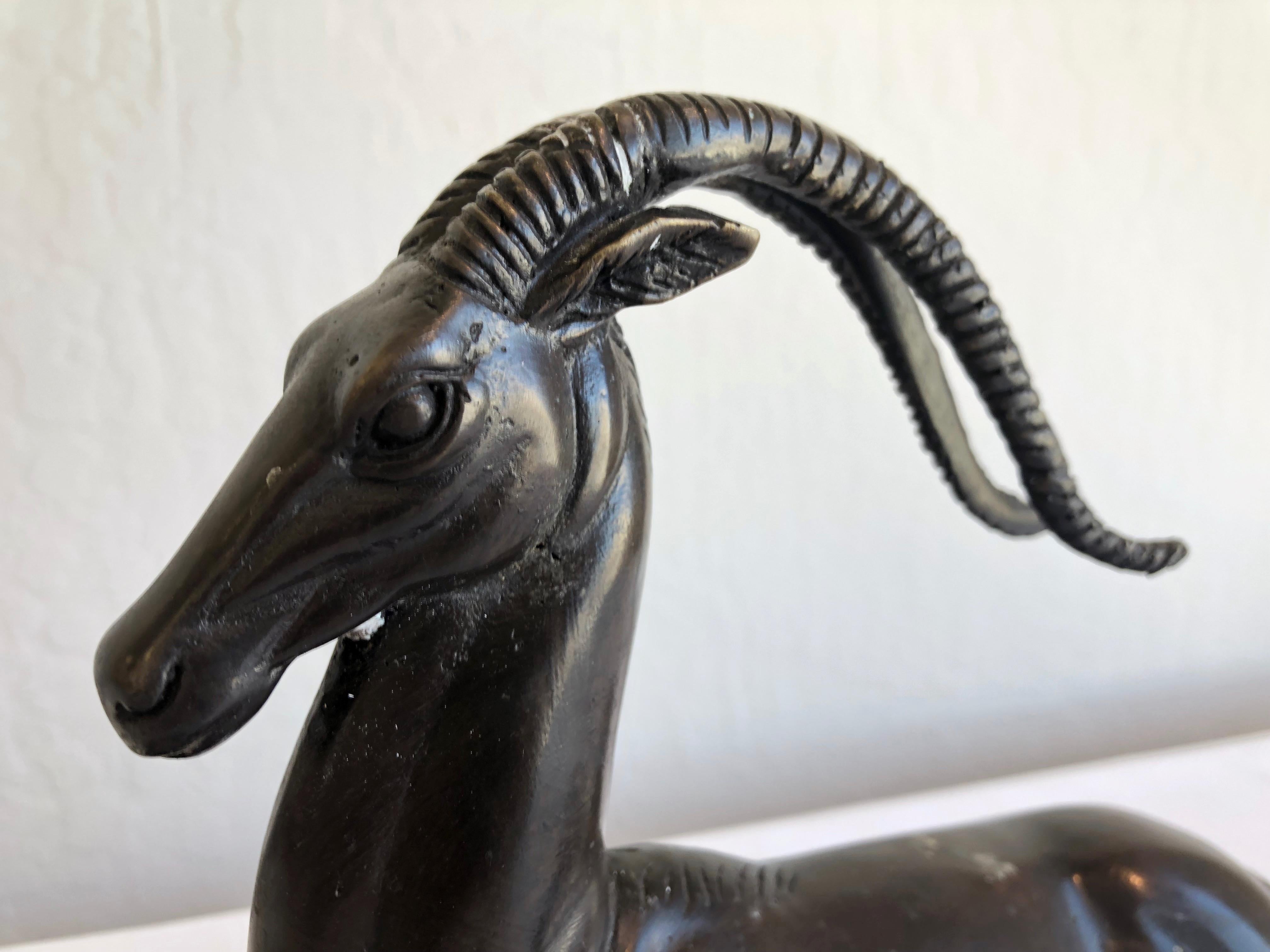 Pierre le Faguays - Sculpture en bronze Art Déco - Gazelle de séduction Bon état - En vente à San Francisco, CA