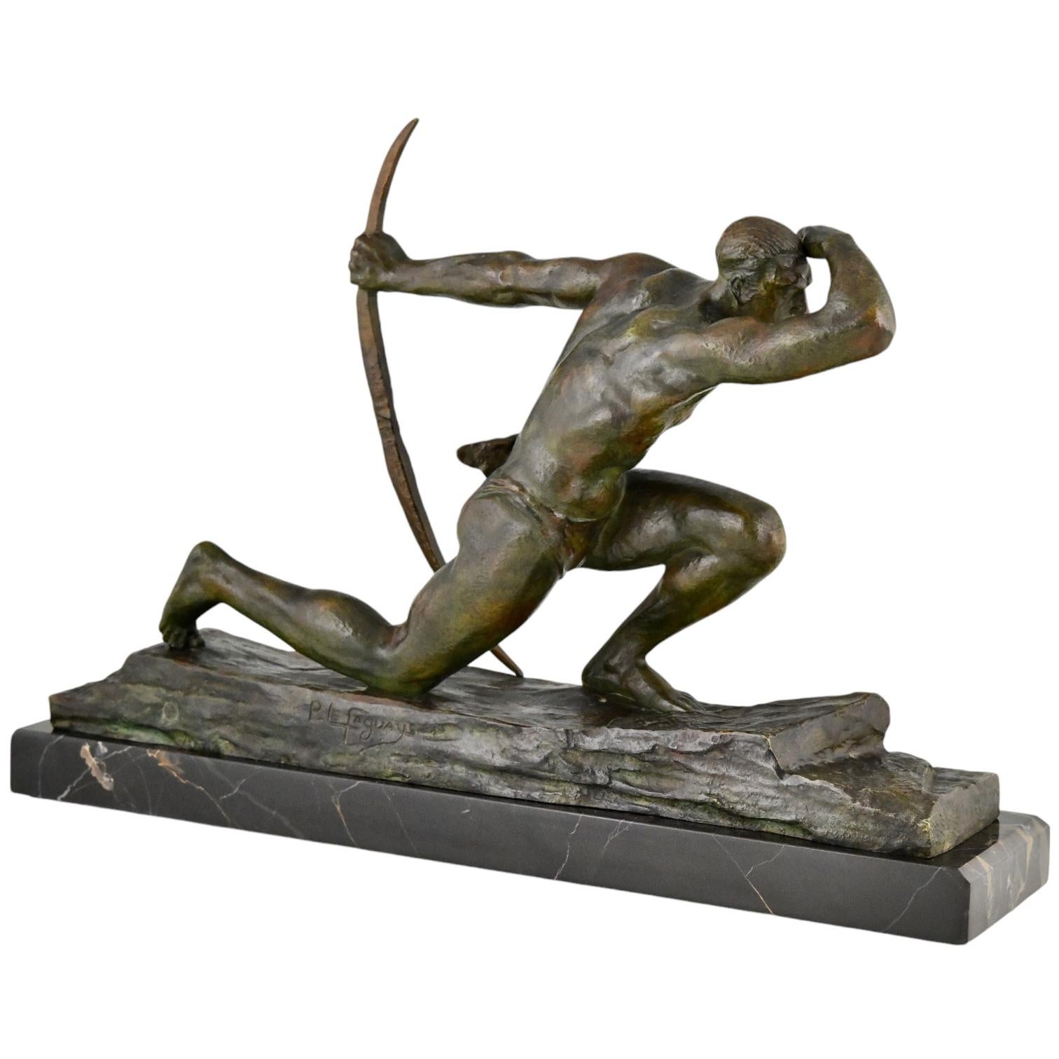 Patinato Pierre Le Faguays scultura in bronzo Art déco atleta con arco, arciere, 1930 in vendita