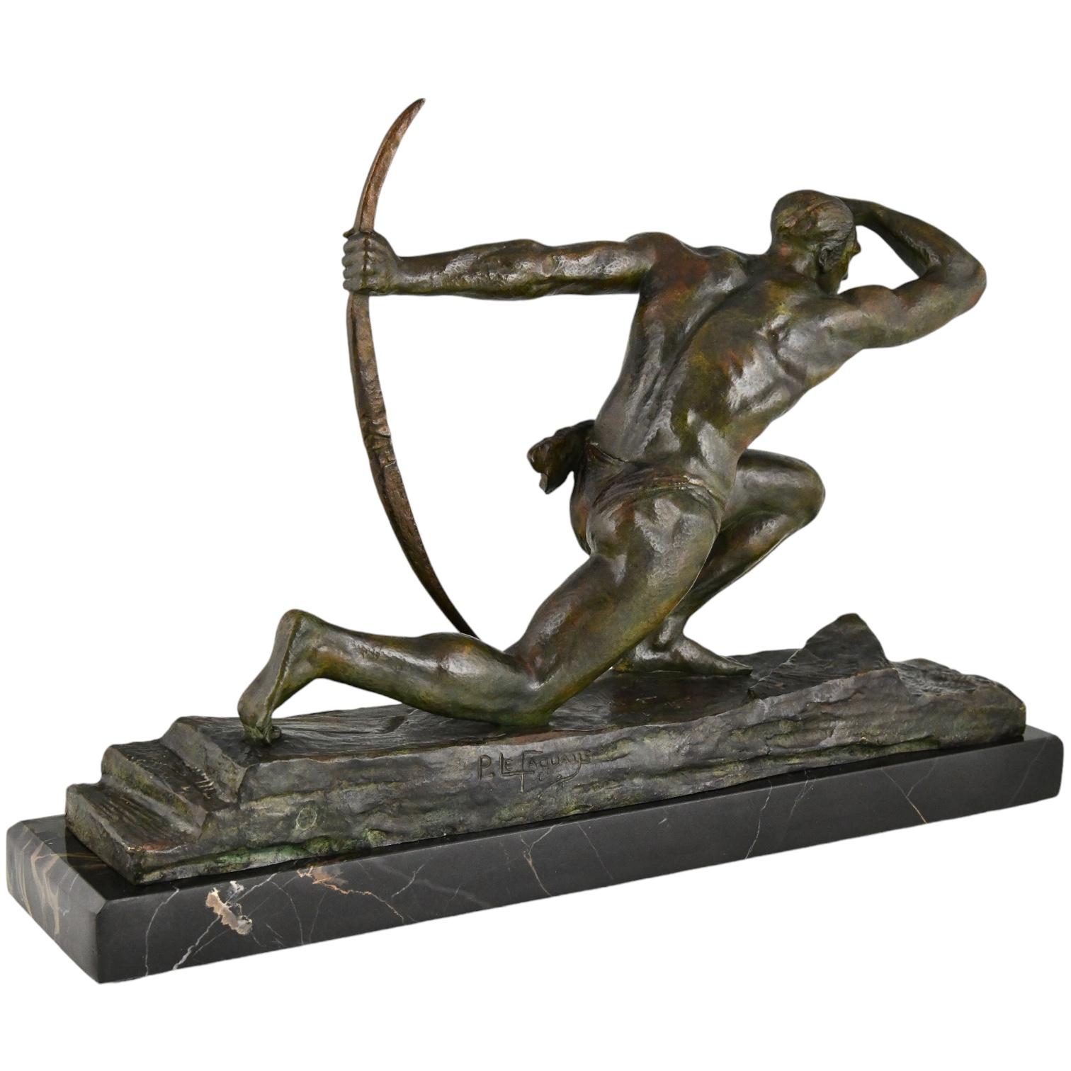 Metà XX secolo Pierre Le Faguays scultura in bronzo Art déco atleta con arco, arciere, 1930 in vendita