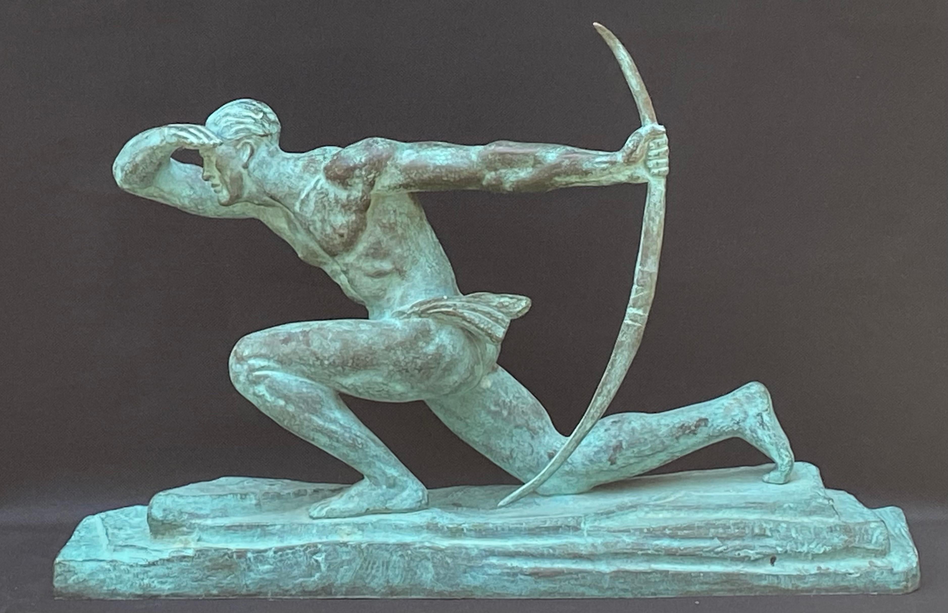 Pierre Le Faguays Figurative Sculpture – Der Bogenschütze
