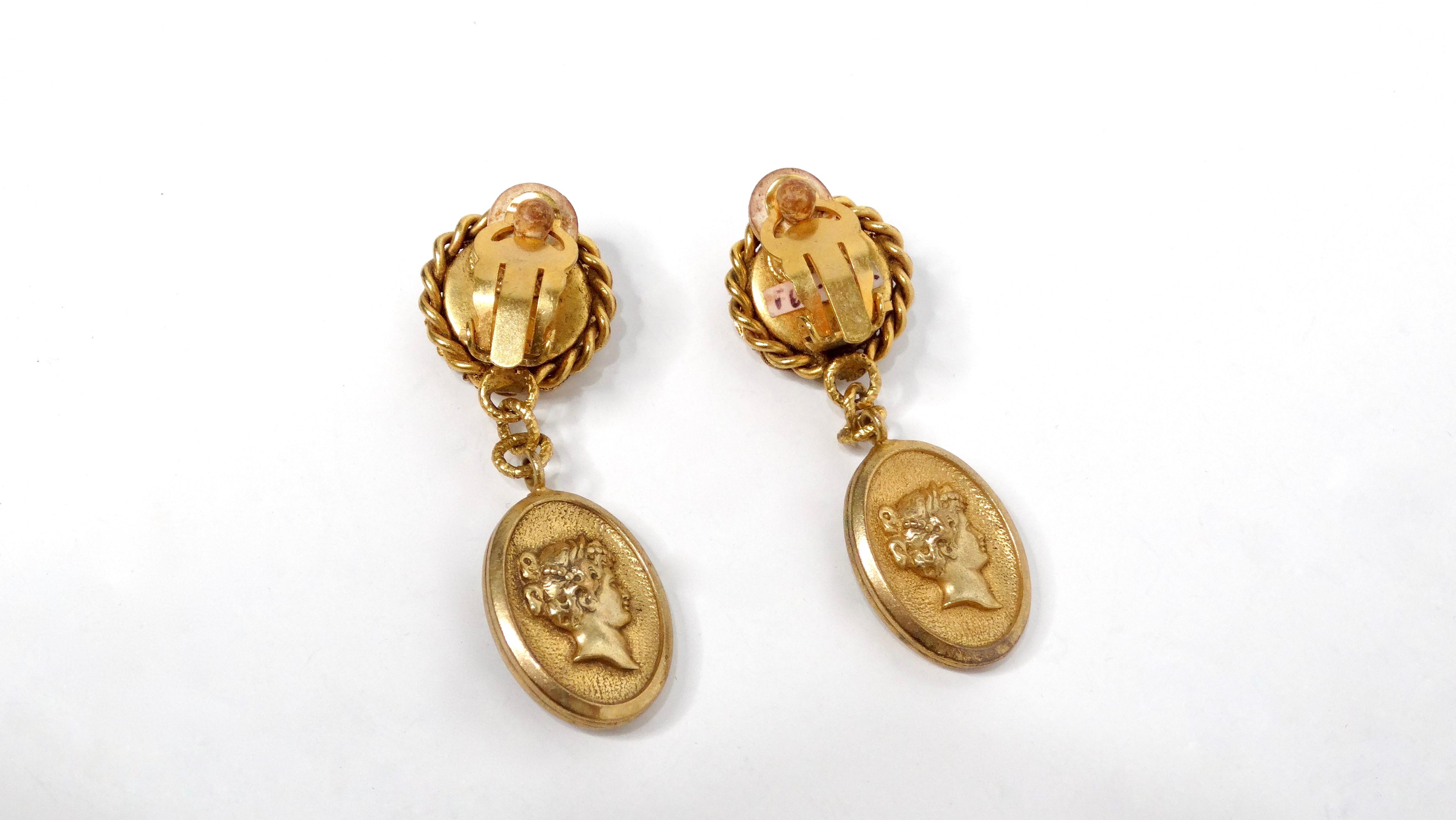 Pierre Lorion Sylvia Karels 1980's Boucles d'oreilles à clip avec médaillon en cabochon rouge Bon état - En vente à Scottsdale, AZ
