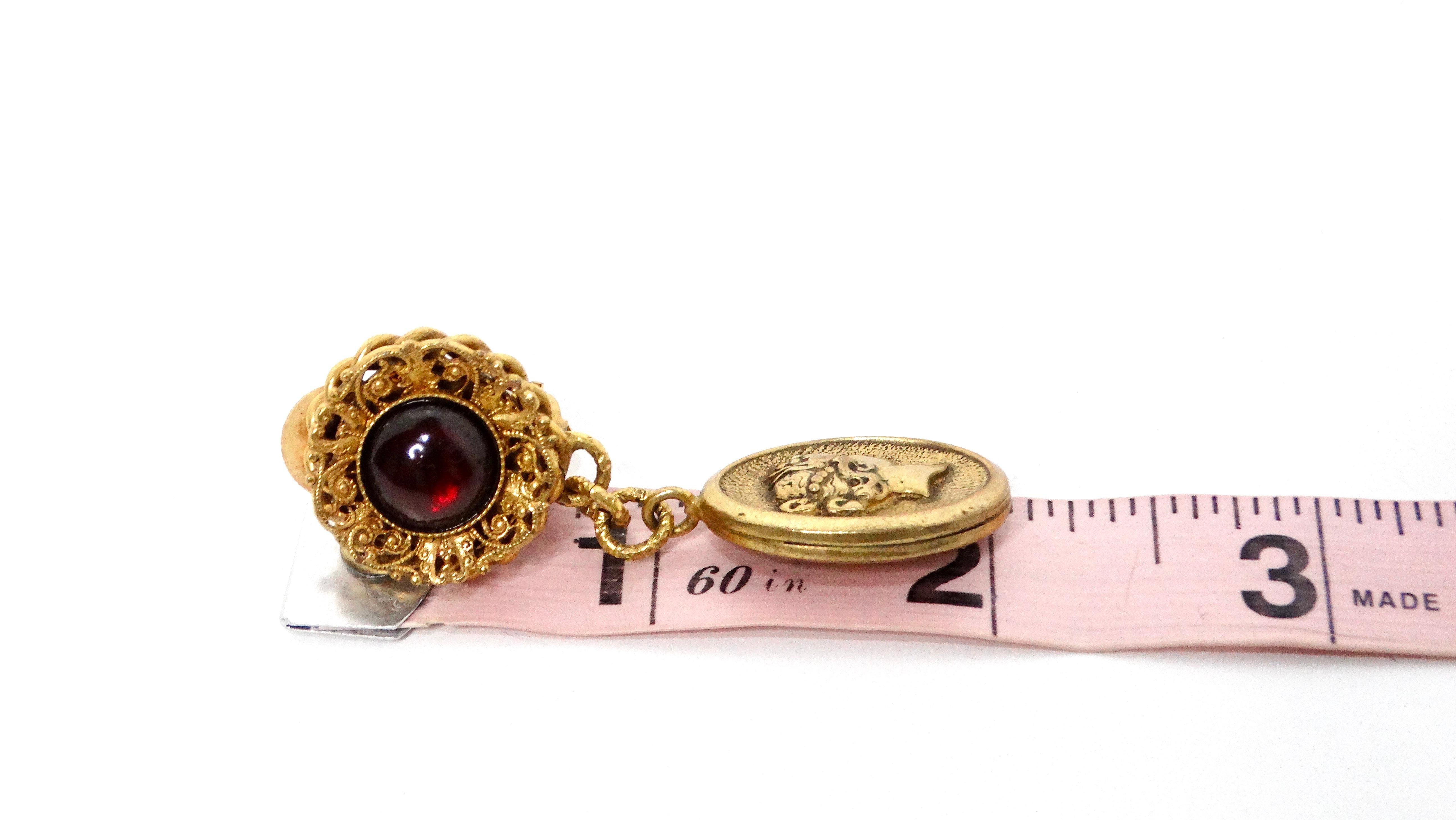 Pierre Lorion Sylvia Karels 1980's Boucles d'oreilles à clip avec médaillon en cabochon rouge en vente 1