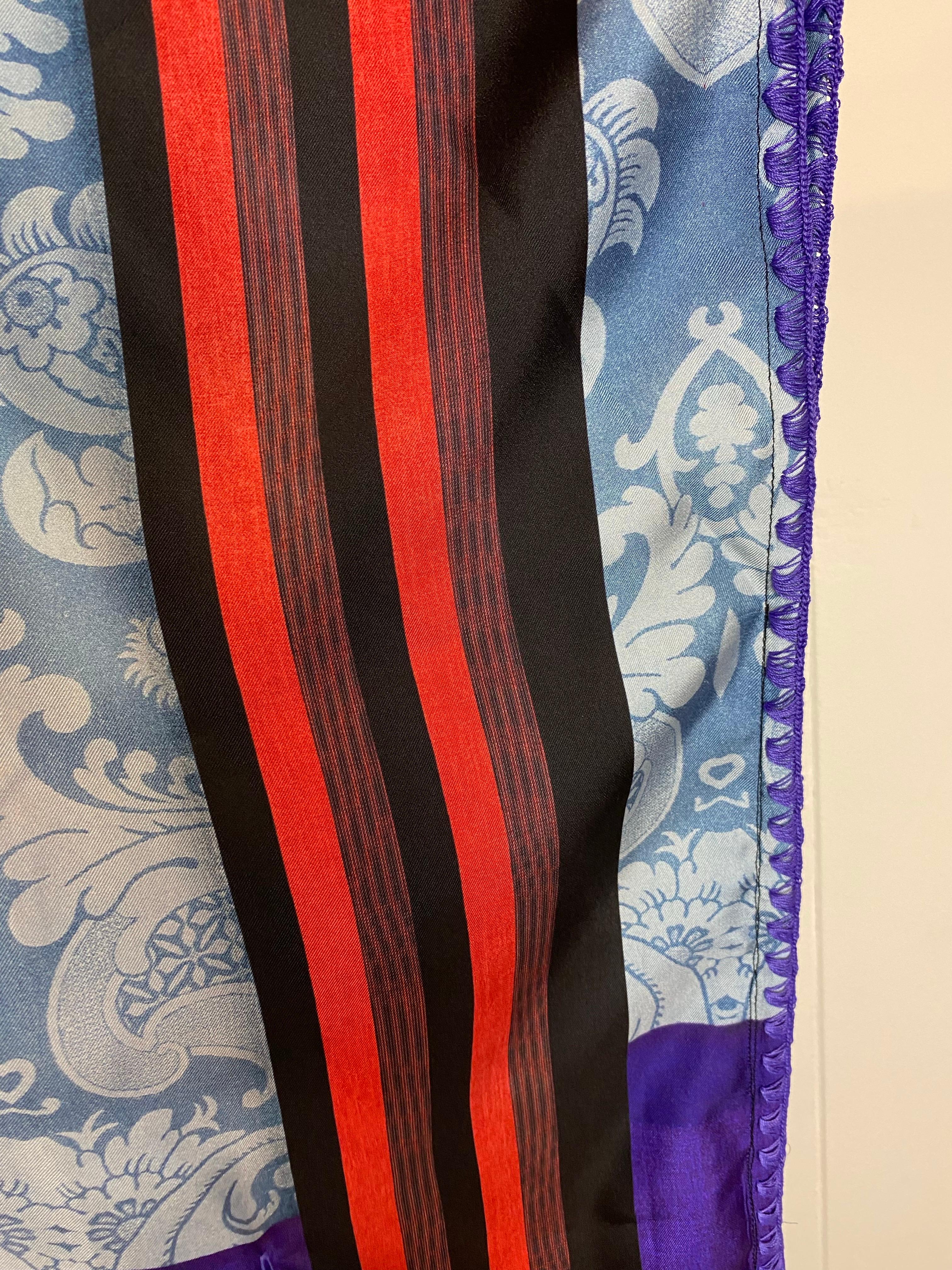 Kaftan de Pierre Louis Mascia en 100% soie.
Nouveau, sans étiquette
Taille unique
Epaules (de l'extrémité de la manche à l'extrémité de la manche) 90cm
Buste/taille/hanche 92 cm
Longueur 128 cm