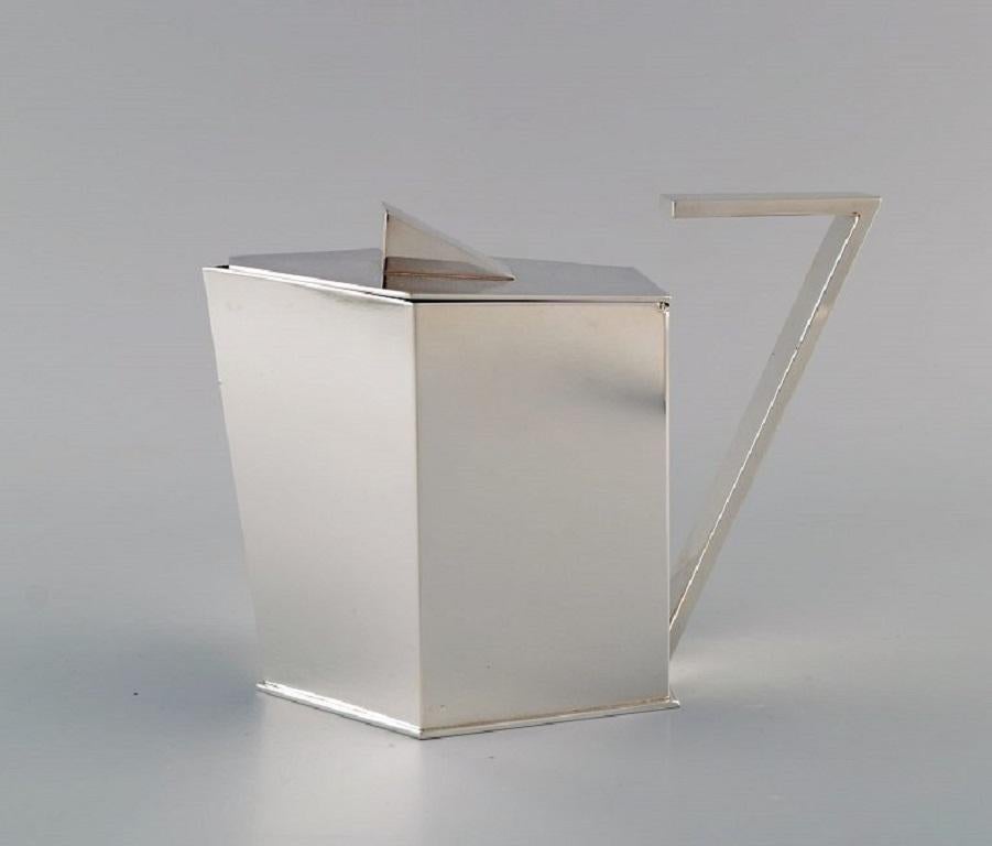 Pierre Meurgey, Paris. Two cubist pots in plated silver. Mid 20th C. 1