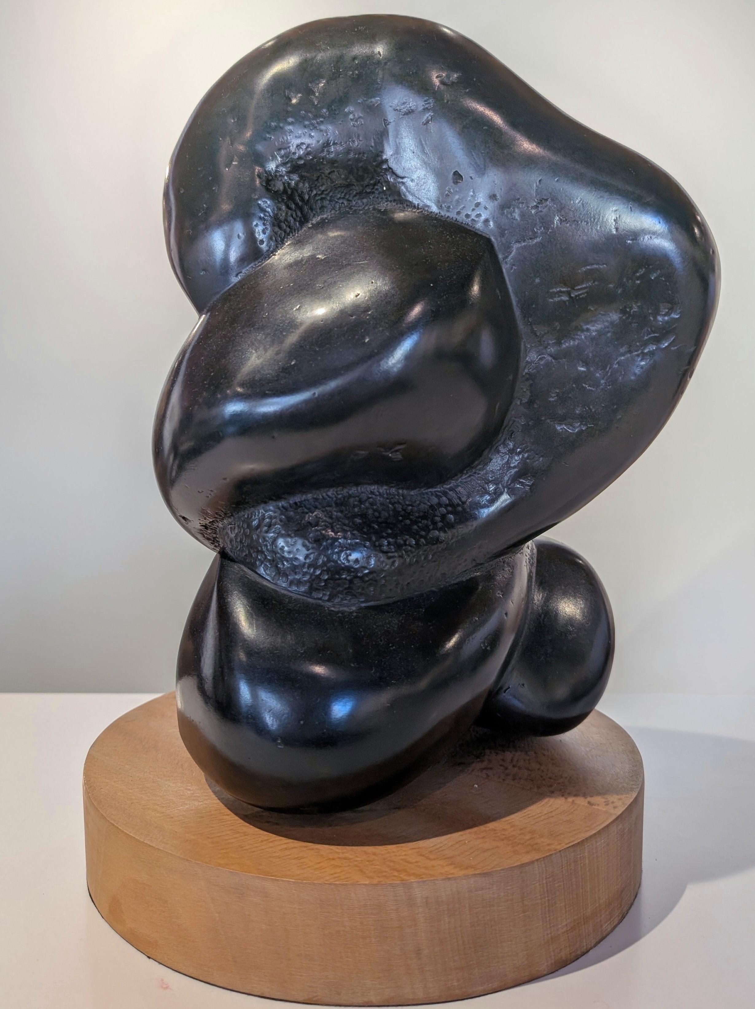 Abstract Sculpture di Pierre Mouly - "Defense" Scultura contemporanea biomorfa astratta in bronzo nero Ed 1/8