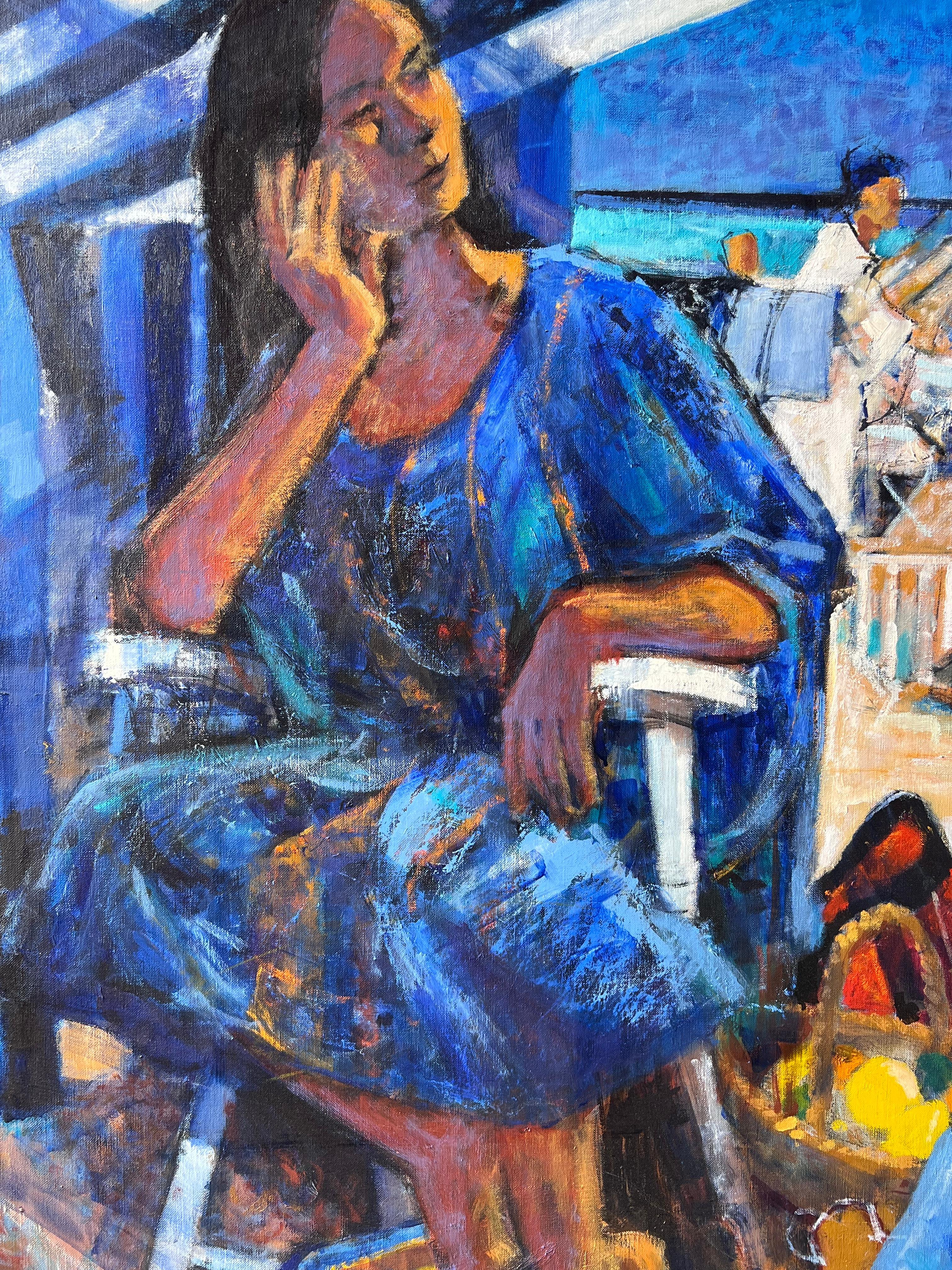 Strandfiguren unter gestreiftem Zelt mit belebter Sommerszene Warmes französisches Ölgemälde (Grau), Figurative Painting, von Pierre Neveu