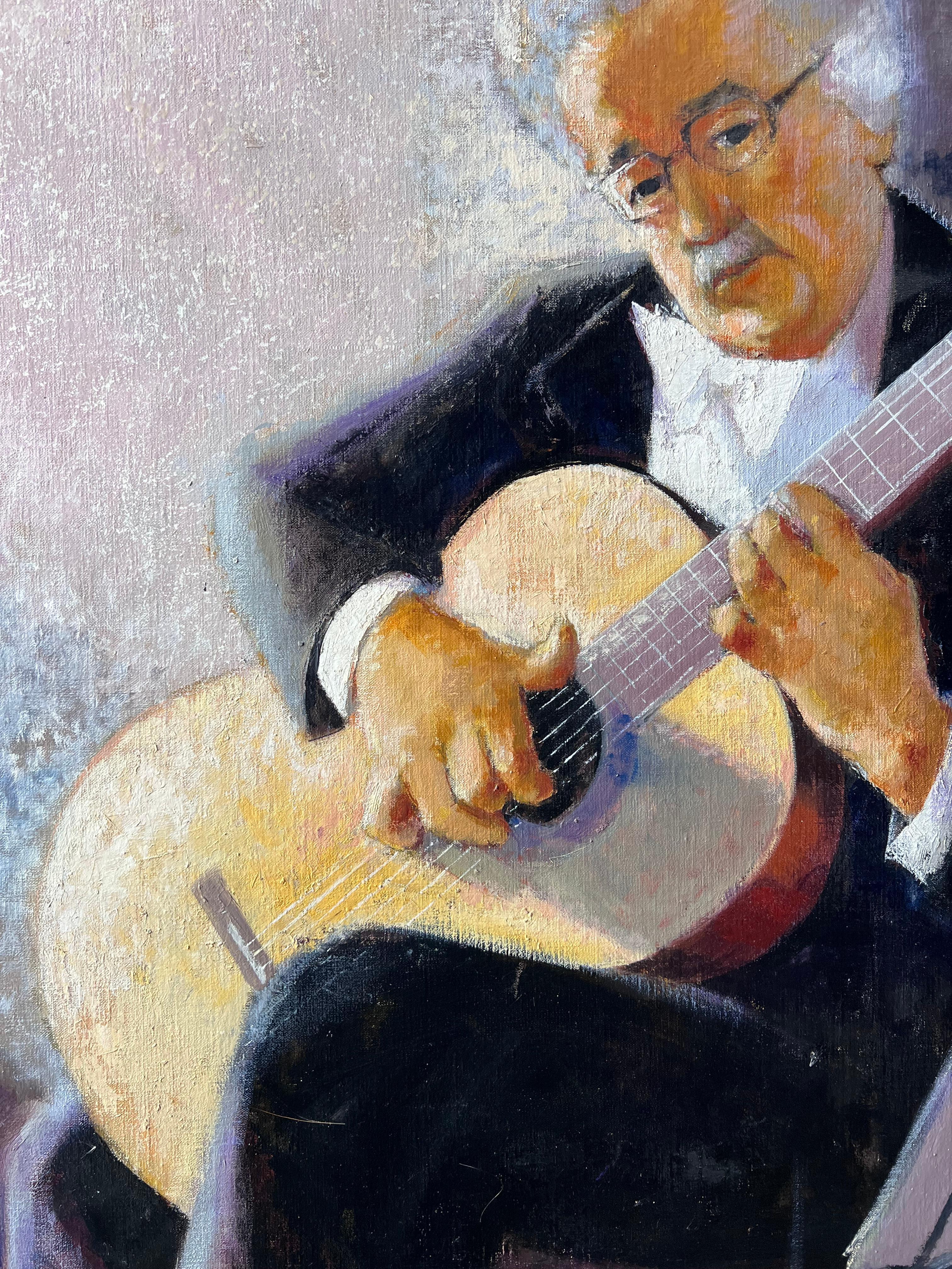 Klassischer Gitarrist beim Notenlesen im Konzert Französisches Ölgemälde im Angebot 1