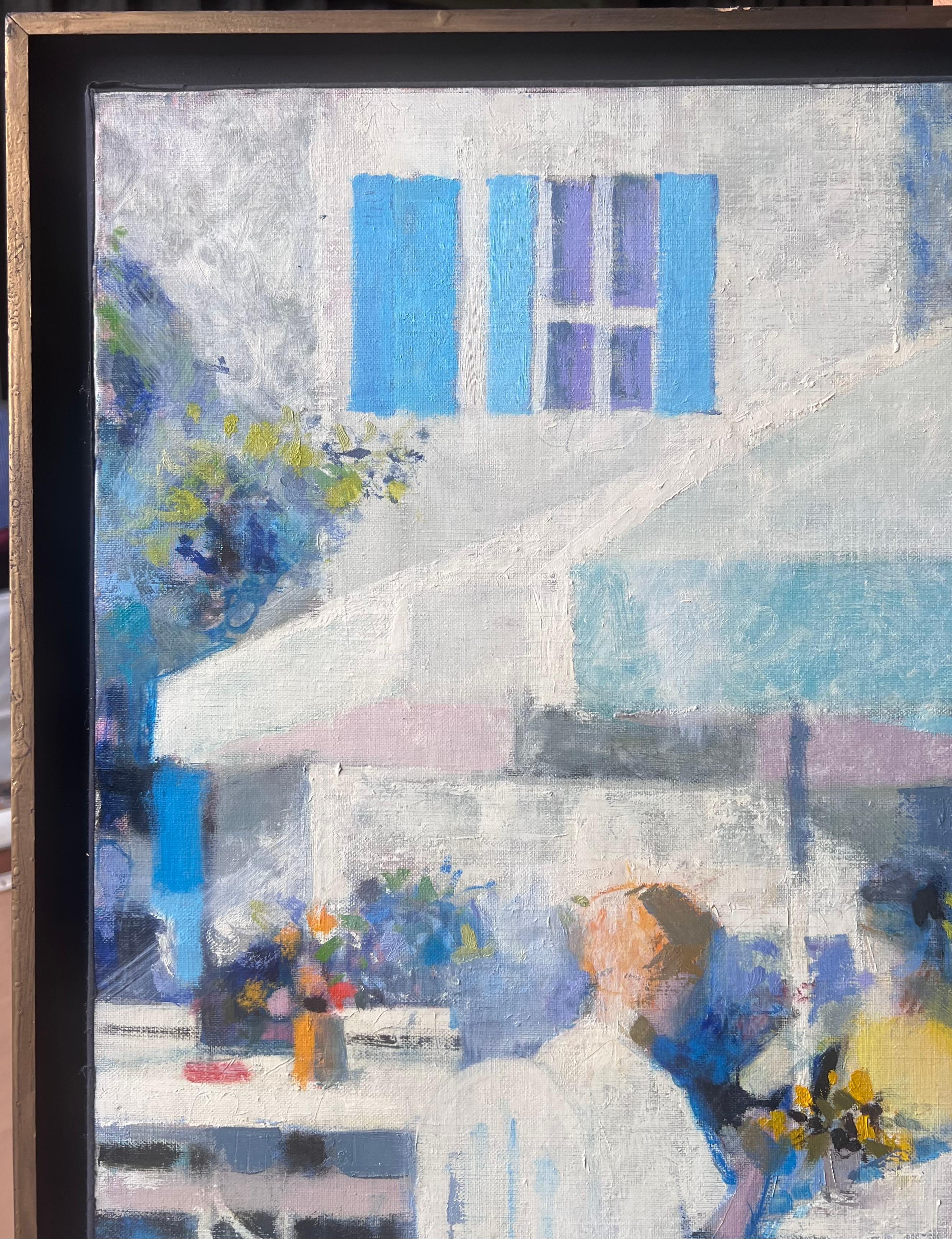 La Creperie in Chantilly Sonnenbeschienene Café-Terrasse mit Figuren auf Französisch Ölgemälde im Angebot 1