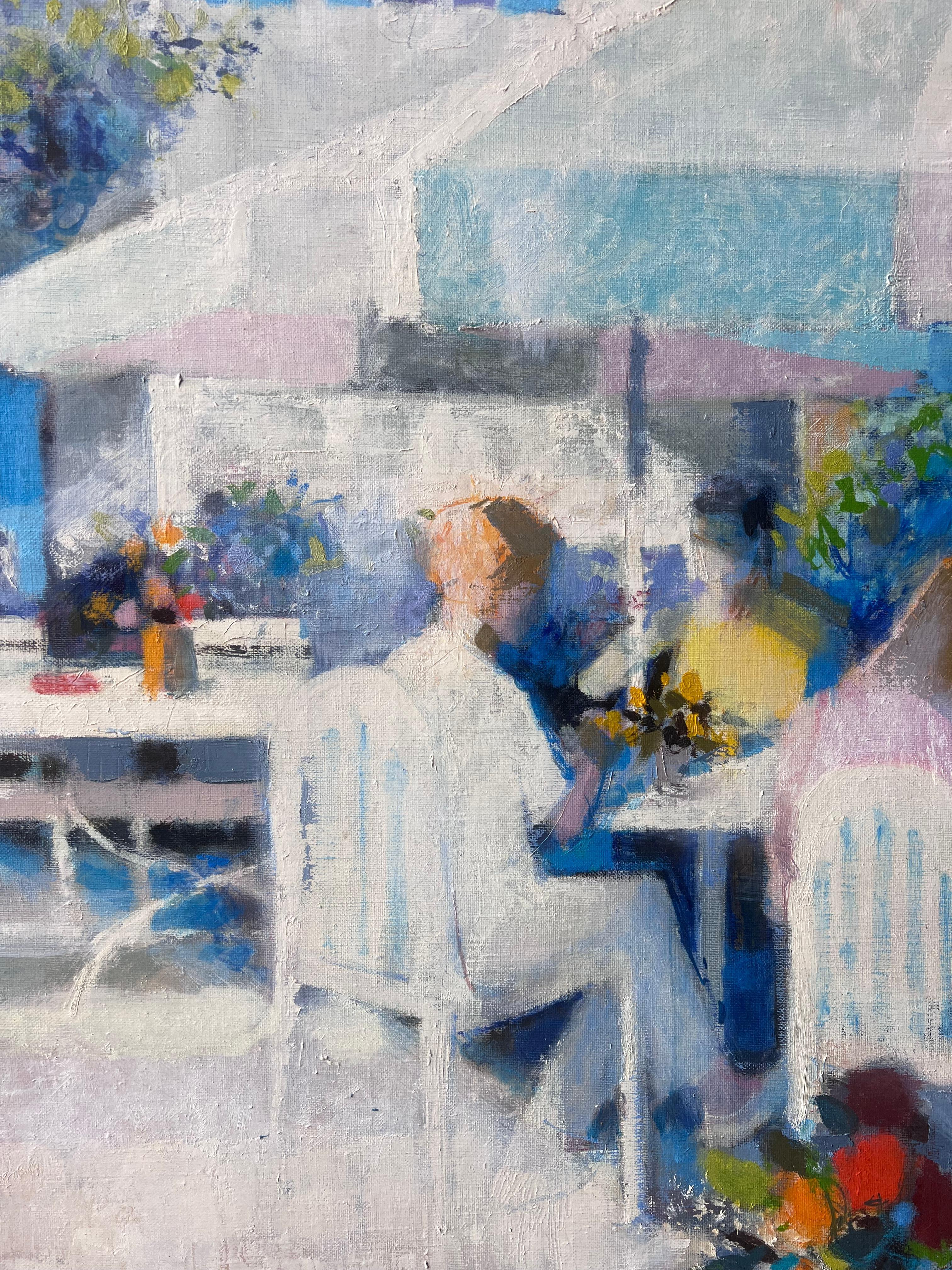 La Creperie in Chantilly Sonnenbeschienene Café-Terrasse mit Figuren auf Französisch Ölgemälde im Angebot 2