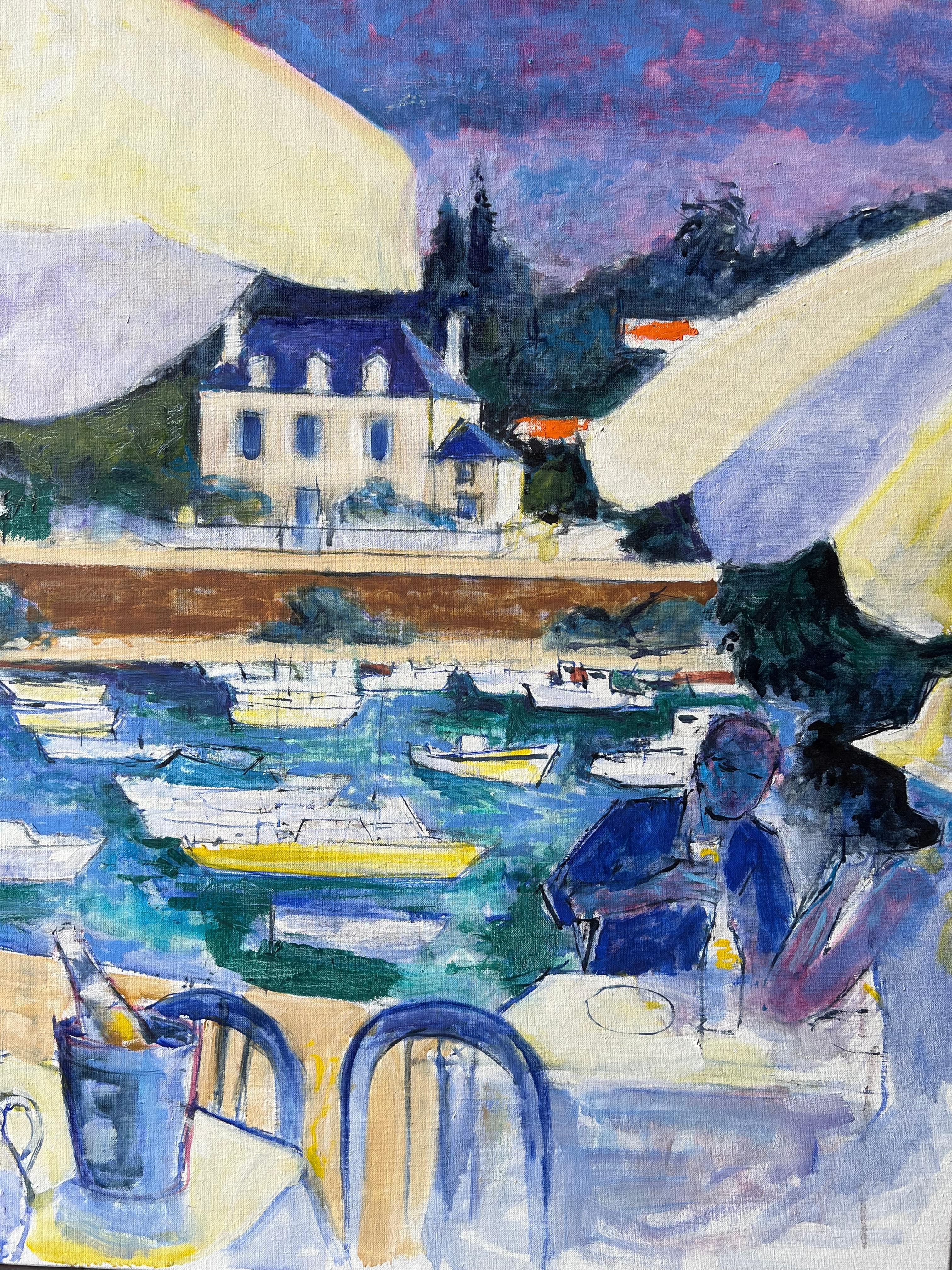 Seaside Cafe Szene mit Diners mit Blick auf Boote und Villa Ein Französisch Ölgemälde im Angebot 1