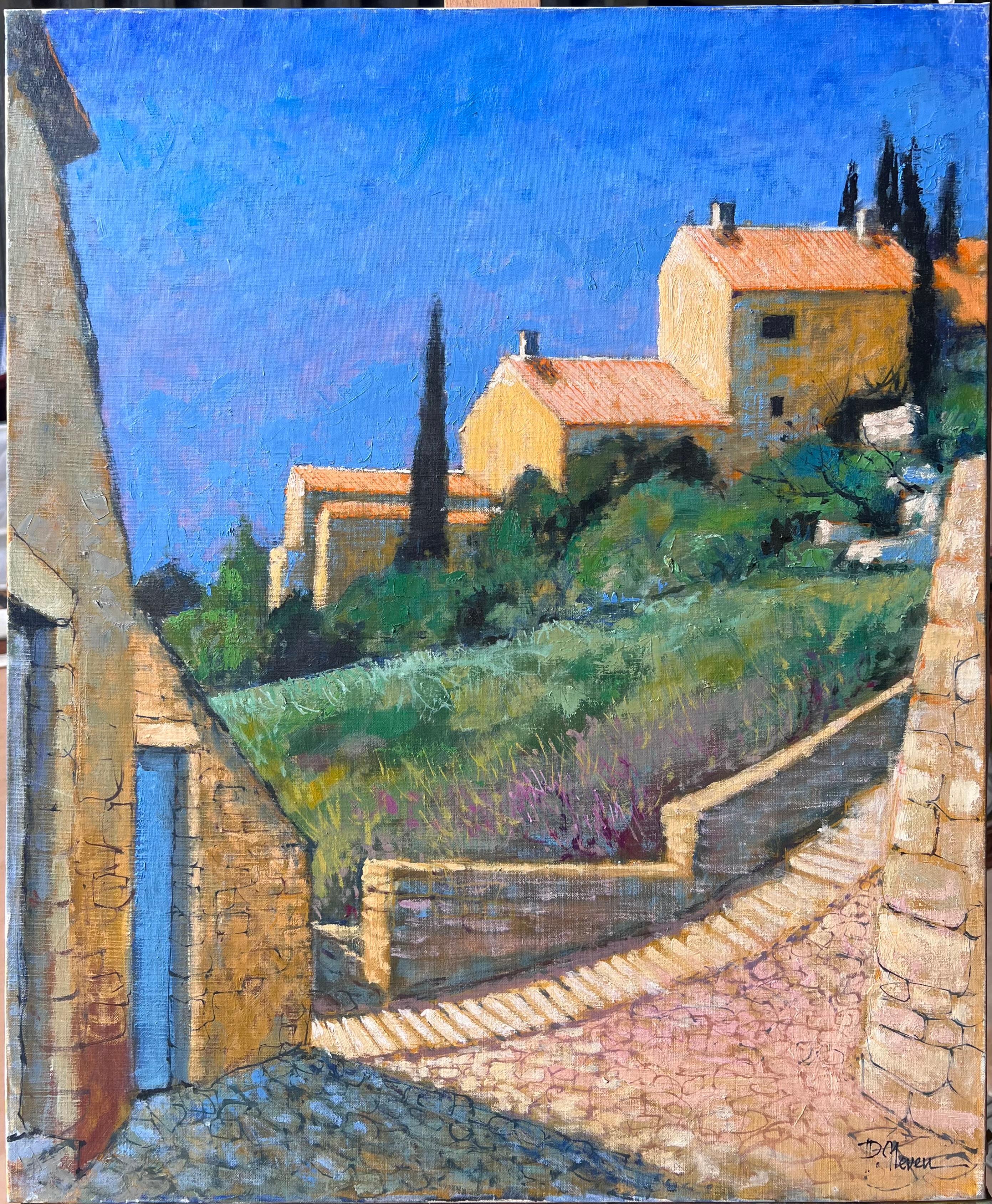 Village ensoleillé à flanc de colline avec chemin de pierre et maisons dorées Vue Peinture à l'huile française - Painting de Pierre Neveu
