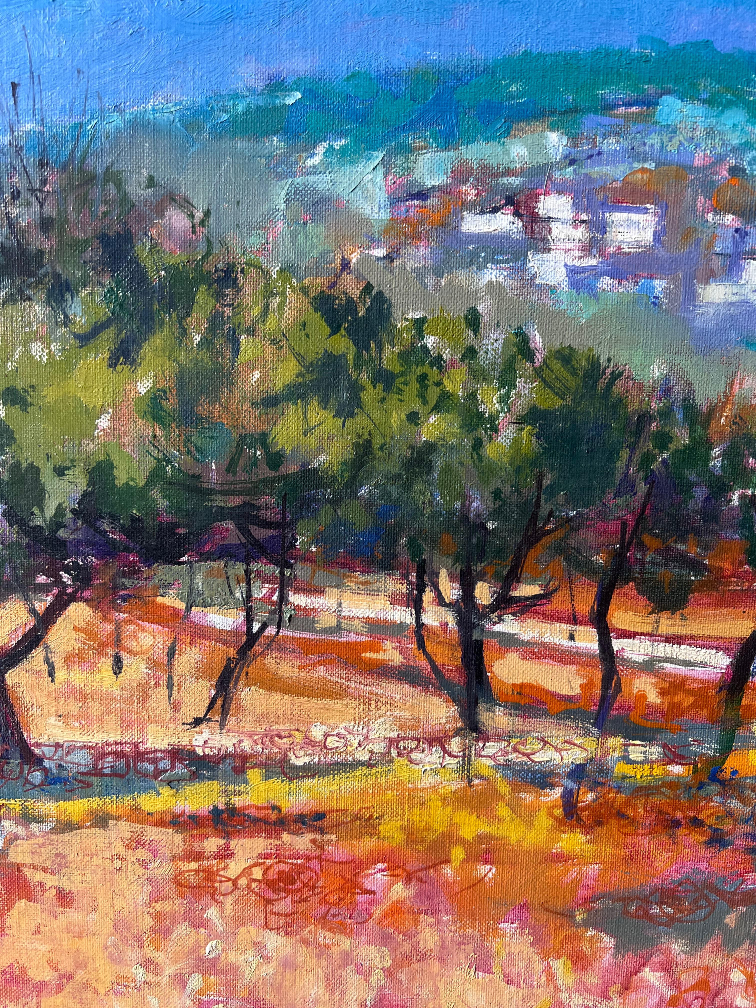 Oliverie ensoleillée avec village perché dans une campagne française dynamique en vente 2