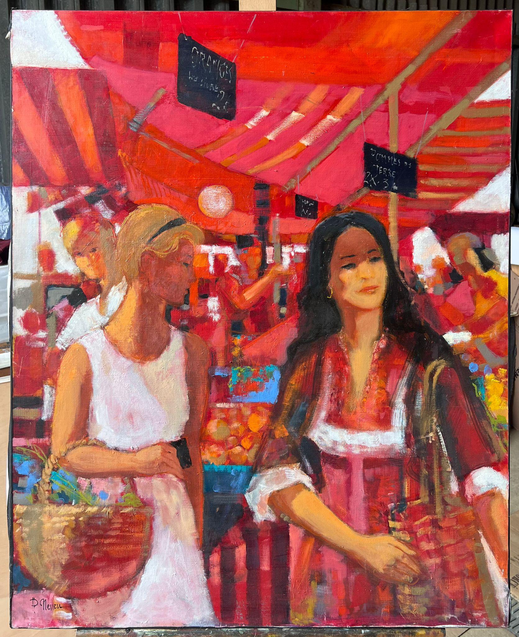 Femmes déambulant dans les étals d'un marché rouge vif rempli de produits et d'huile française en vente 5