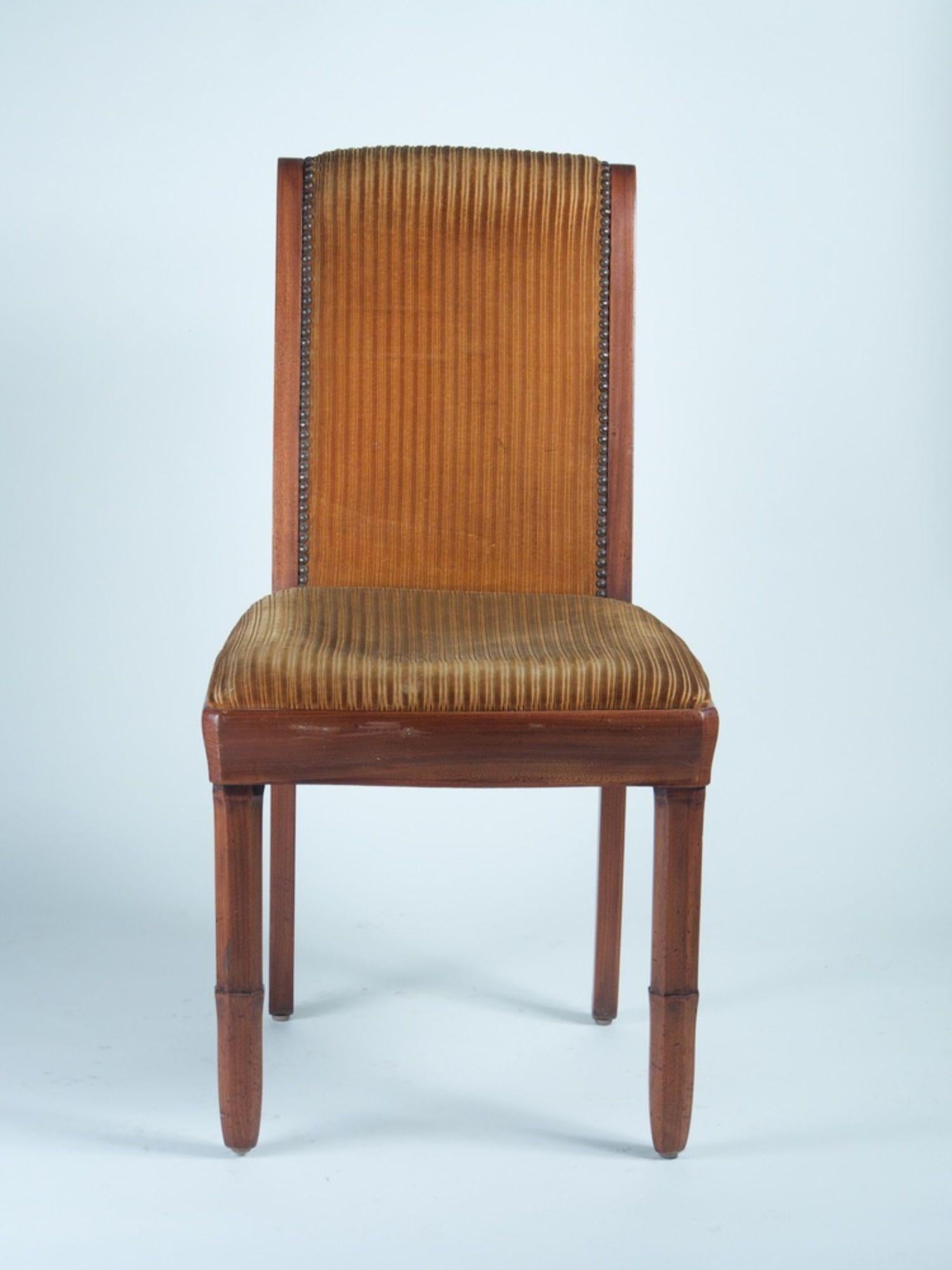 Early Classic French Art Deco dining chairs, set of 4, in sculpted mahogany, circa 1920. Measures: 18