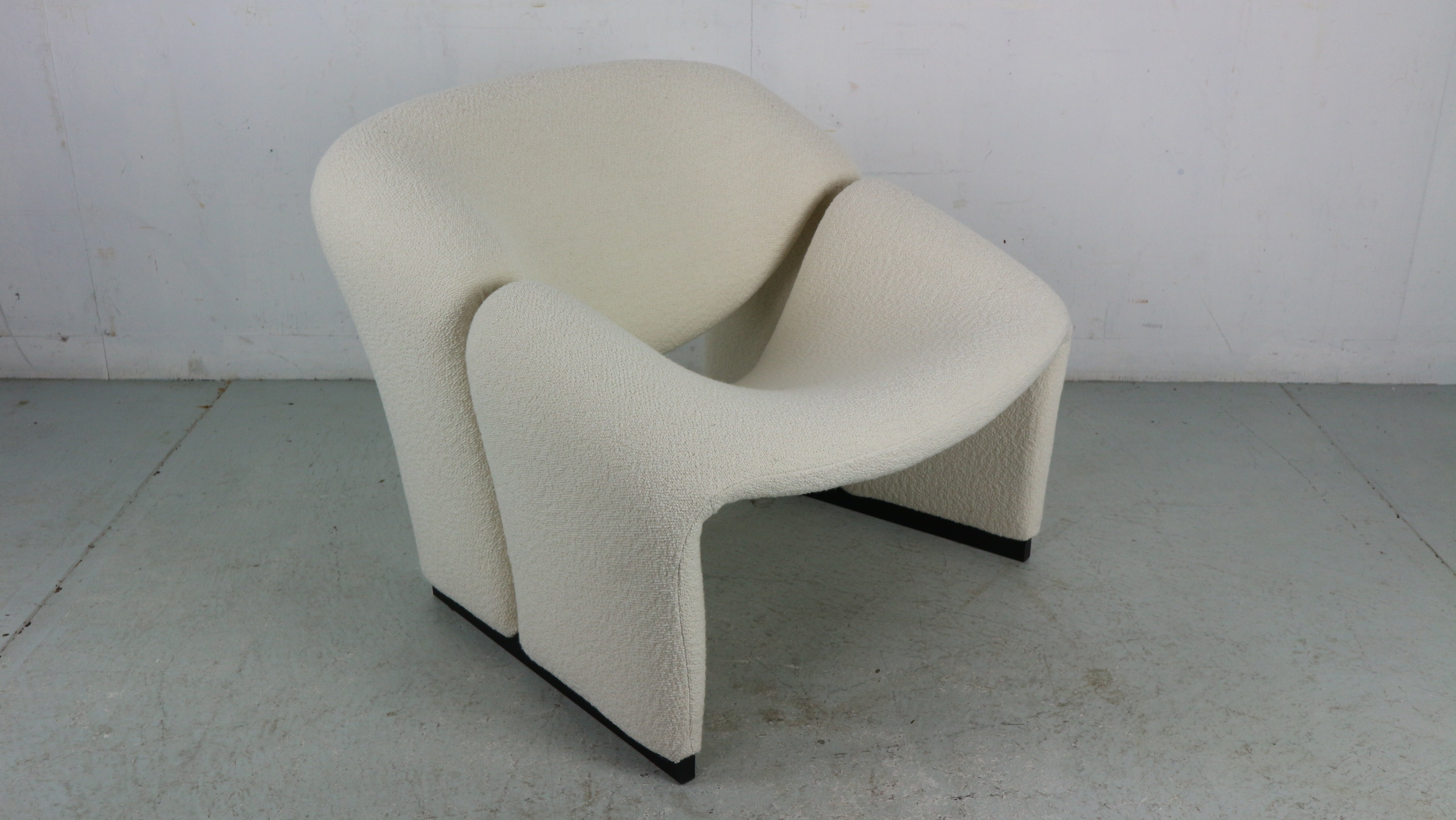 Groovy lounge chair designed by Pierre Paulin in 1972 and manufactured for Artifort, Holland.
Model No: F580, or also known as 