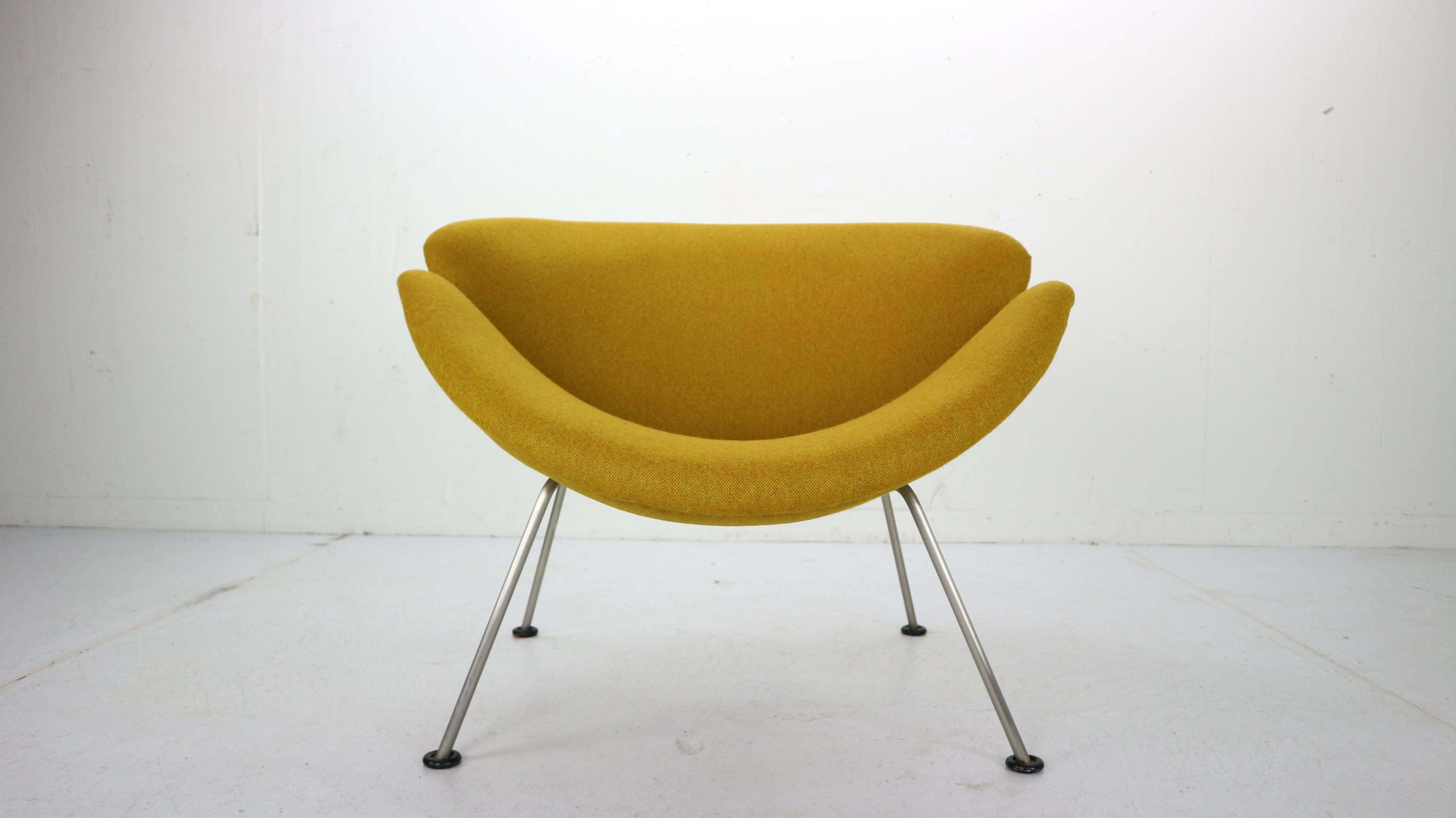 Lounge chair designed (early years) by Pierre Paulin for Artifort manufacture, 1960s period, Holland.
The model of the chair is called “Orange Slice