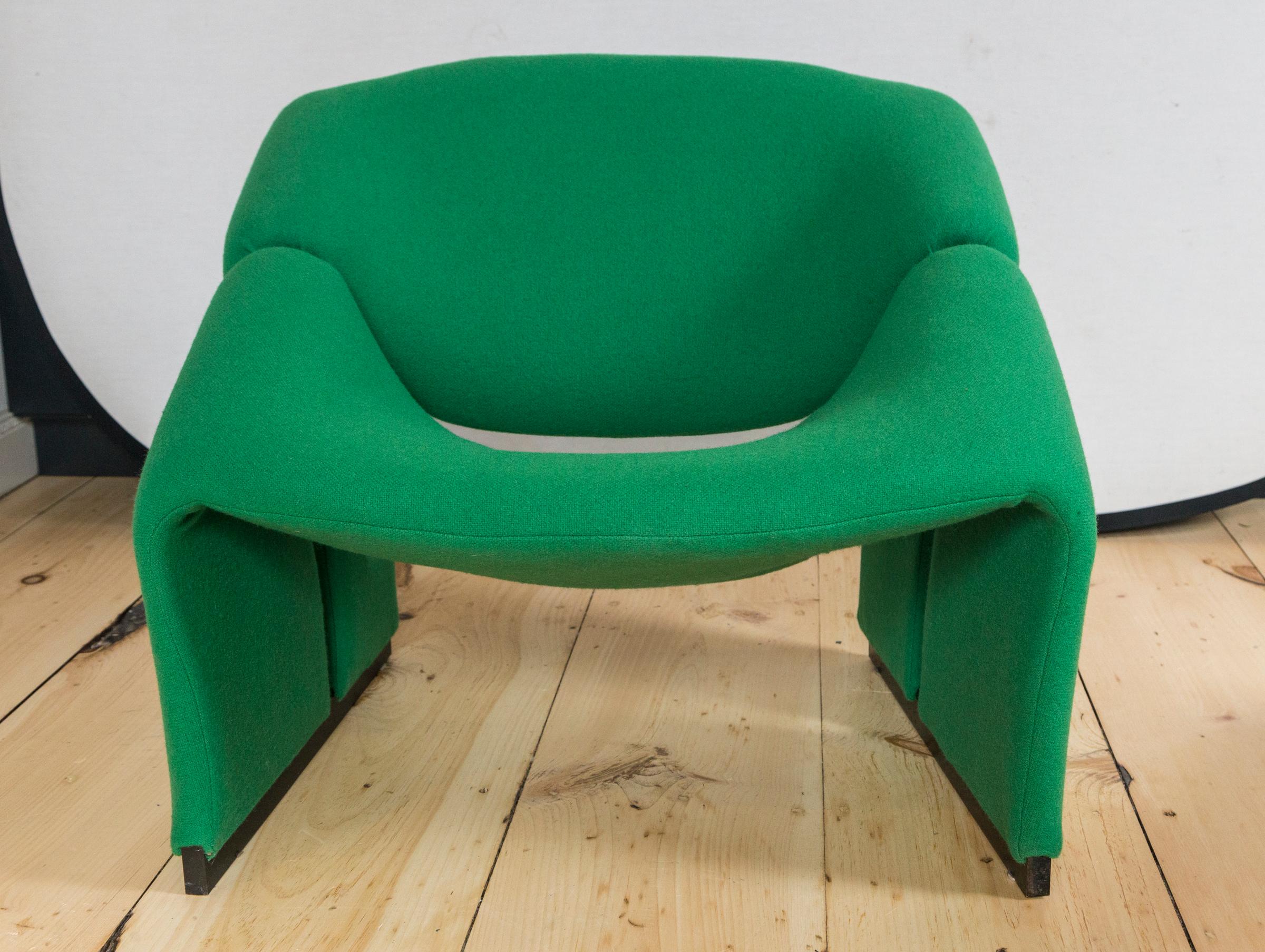 Pierre Paulin first edition green groovy chair F580 for Artifort.
  