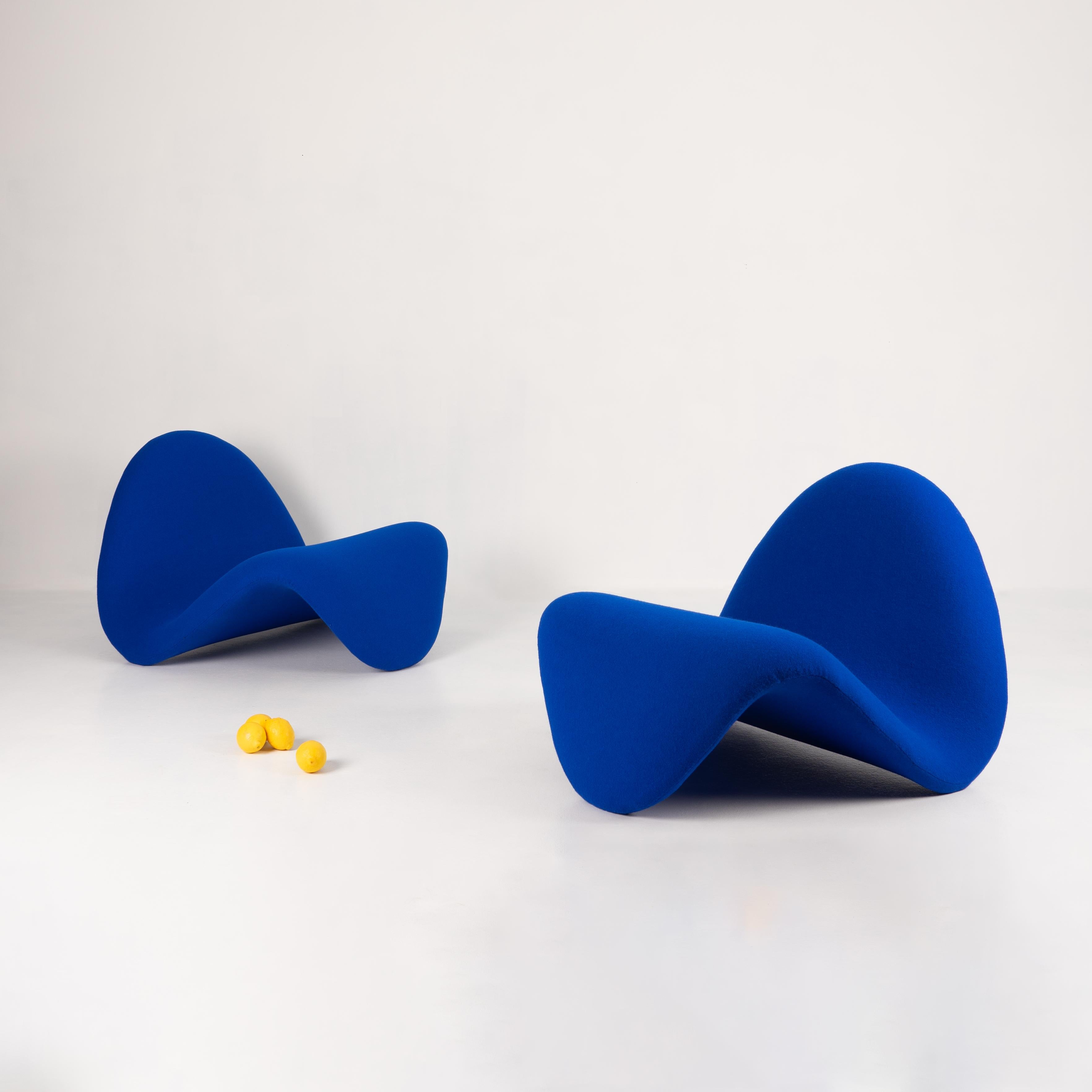 Una sedia Tongue incredibilmente comoda, progettata dal designer francese Pierre Paulin negli anni '60 e prodotta dal rinomato produttore di sedute di fascia alta Artifort.

La sedia è stata completamente restaurata da uno dei tappezzieri francesi