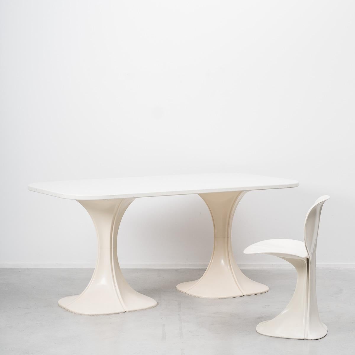 Pierre Paulin’s collaboration with the Belgium manufacturers Boro produced a stunning example of early plastic furniture. The organic design of the 8810 Flower chair in 1972 was created from white ABS plastic and was originally intended for outdoor