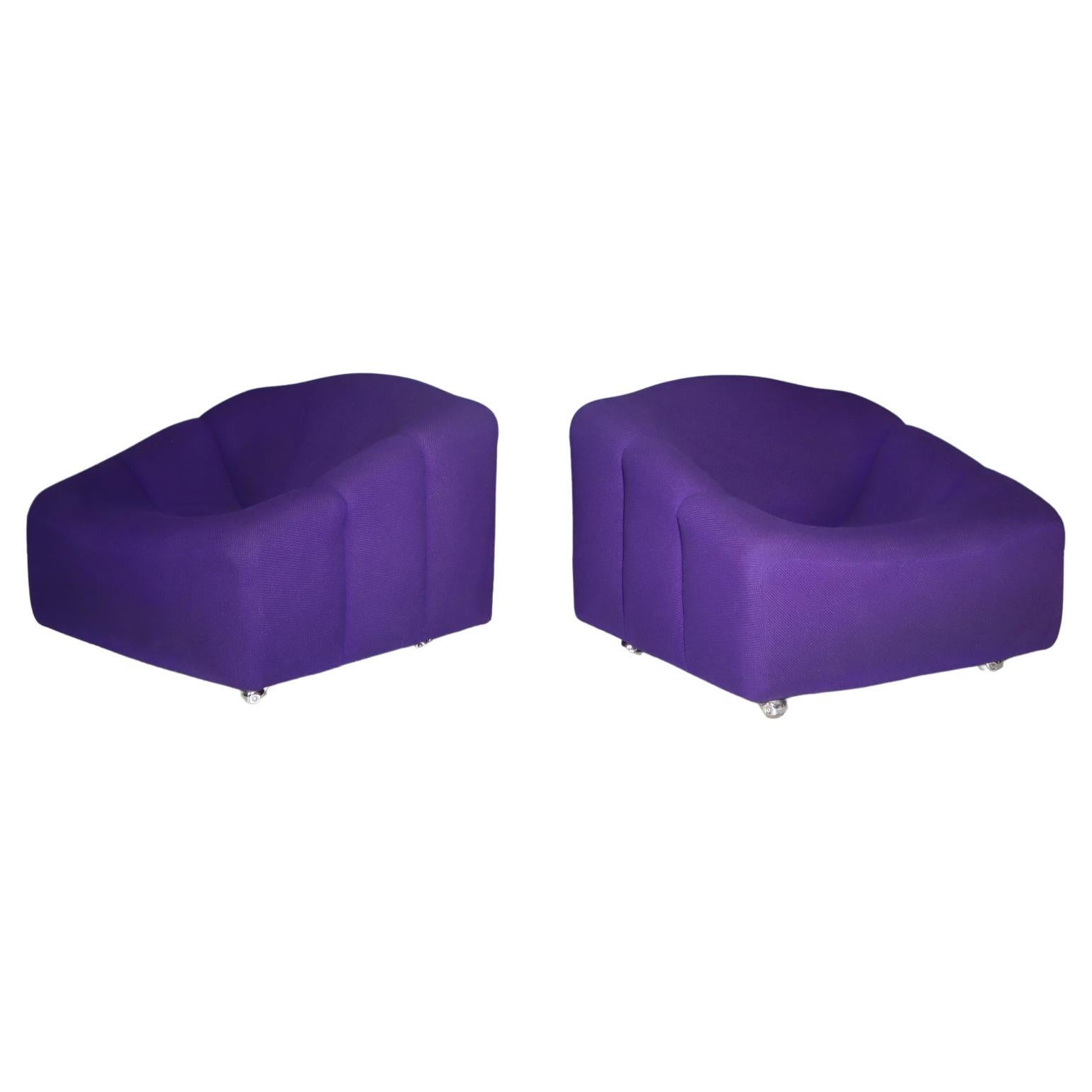 Pierre Paulin ABCD set of two purple armchairs for Artifort 1960

The ABCD series was created in 1968 by the French designer and icon Pierre Paulin and manufactured by Artifort. 

This super rare stunning set is the early edition so sits on four
