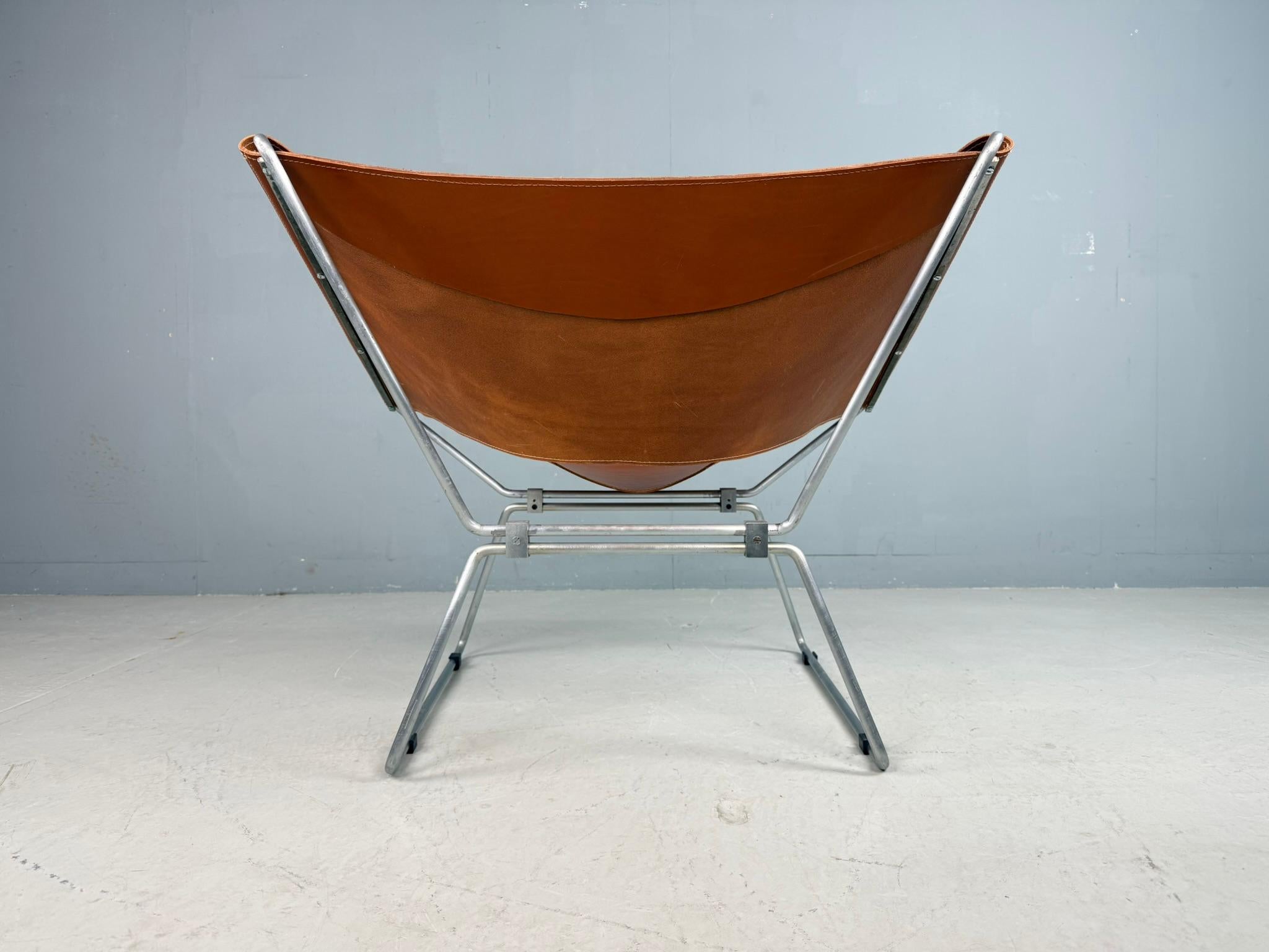 Pierre Paulin AP-14 cognacfarbener Ledersessel für A. Polak, 1955 (Metall) im Angebot