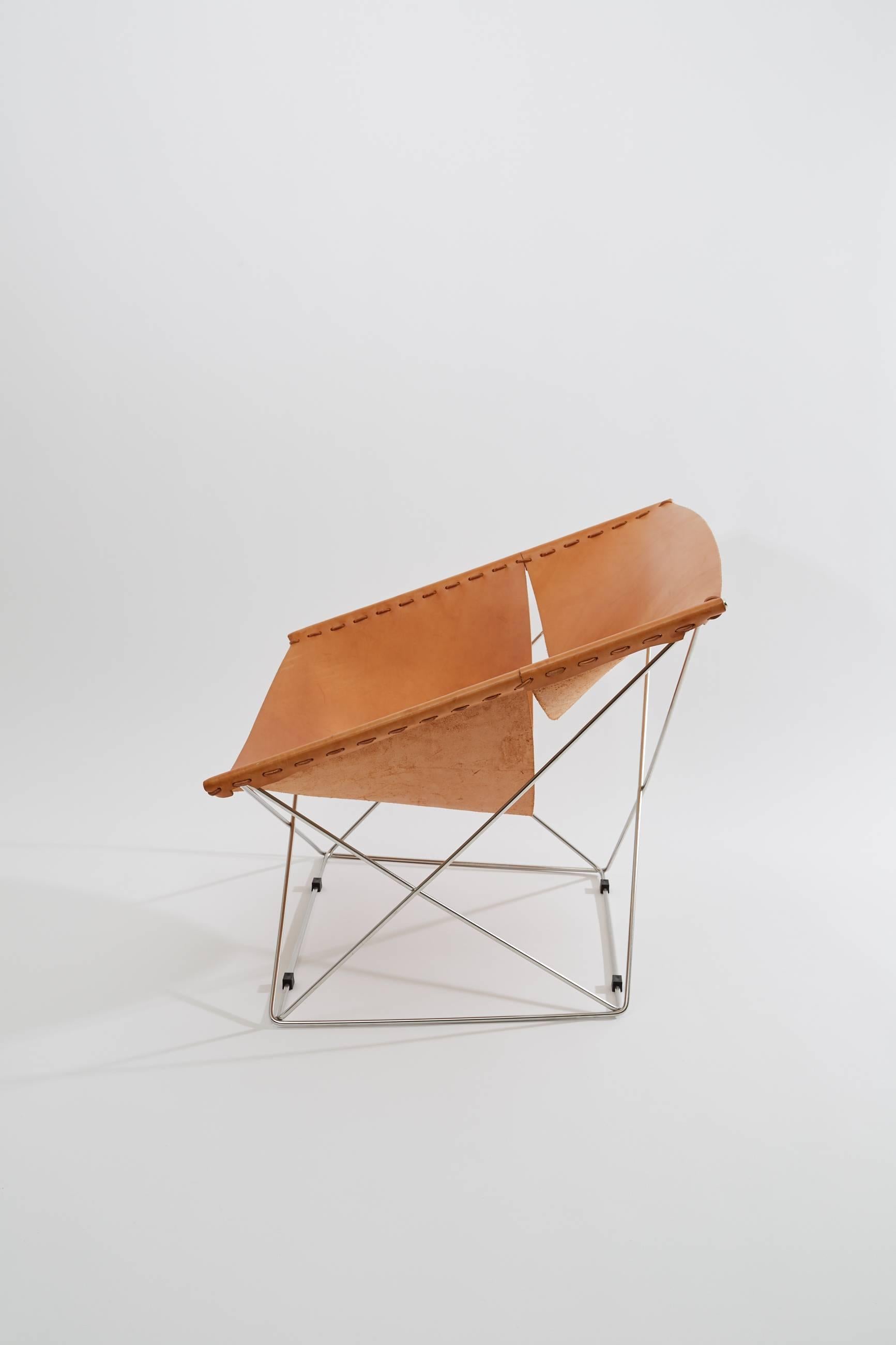Butterfly chair originally created by Pierre Paulin in 1954. This is the licensed Artifort edition produced in 2018.

Natural saddle leather (black upon request)
Chrome steel-rod structure.

A familiar face and a design Classic, this