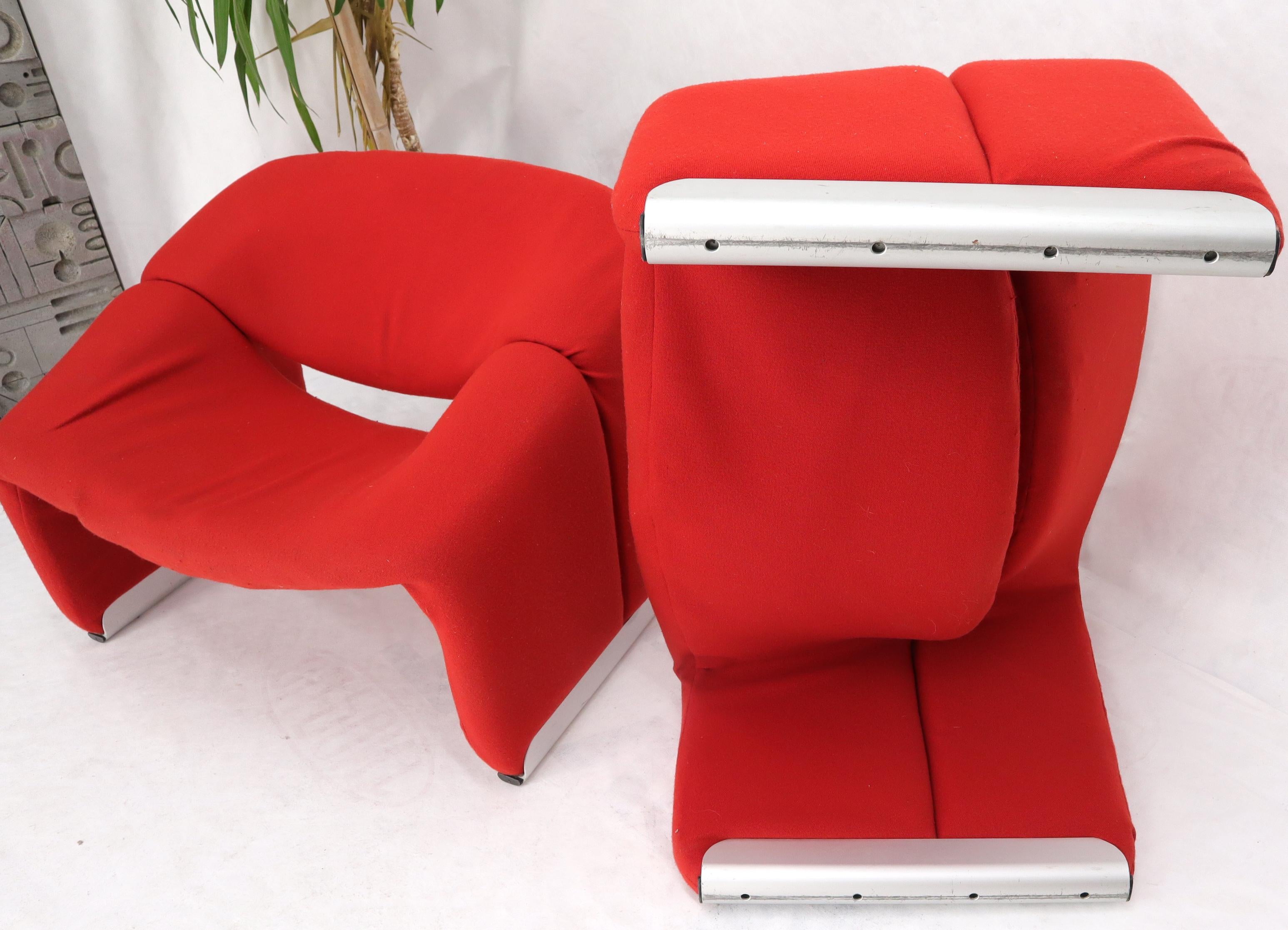 Pierre Paulin Artifort Pair of 'Groovy' Lounge Chairs in Red Wool Upholstery In Fair Condition In Rockaway, NJ