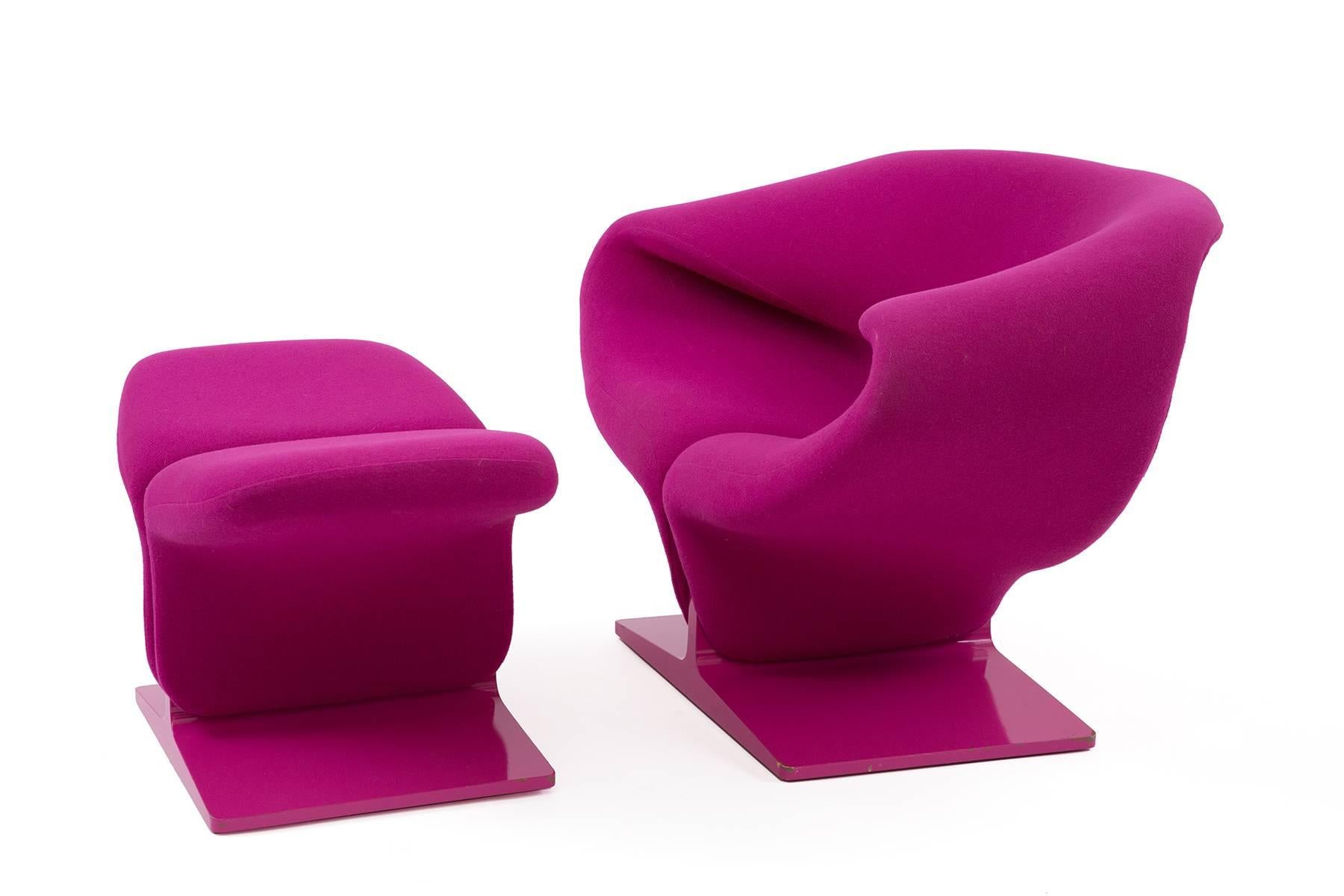 Pierre Paulin for Artifort ribbon chair and ottoman, circa late 1970s. These all original examples are upholstered in their original pink Maharam fabric and have pink lacquered bases to match. Price listed is for the chair and ottoman. Ottoman