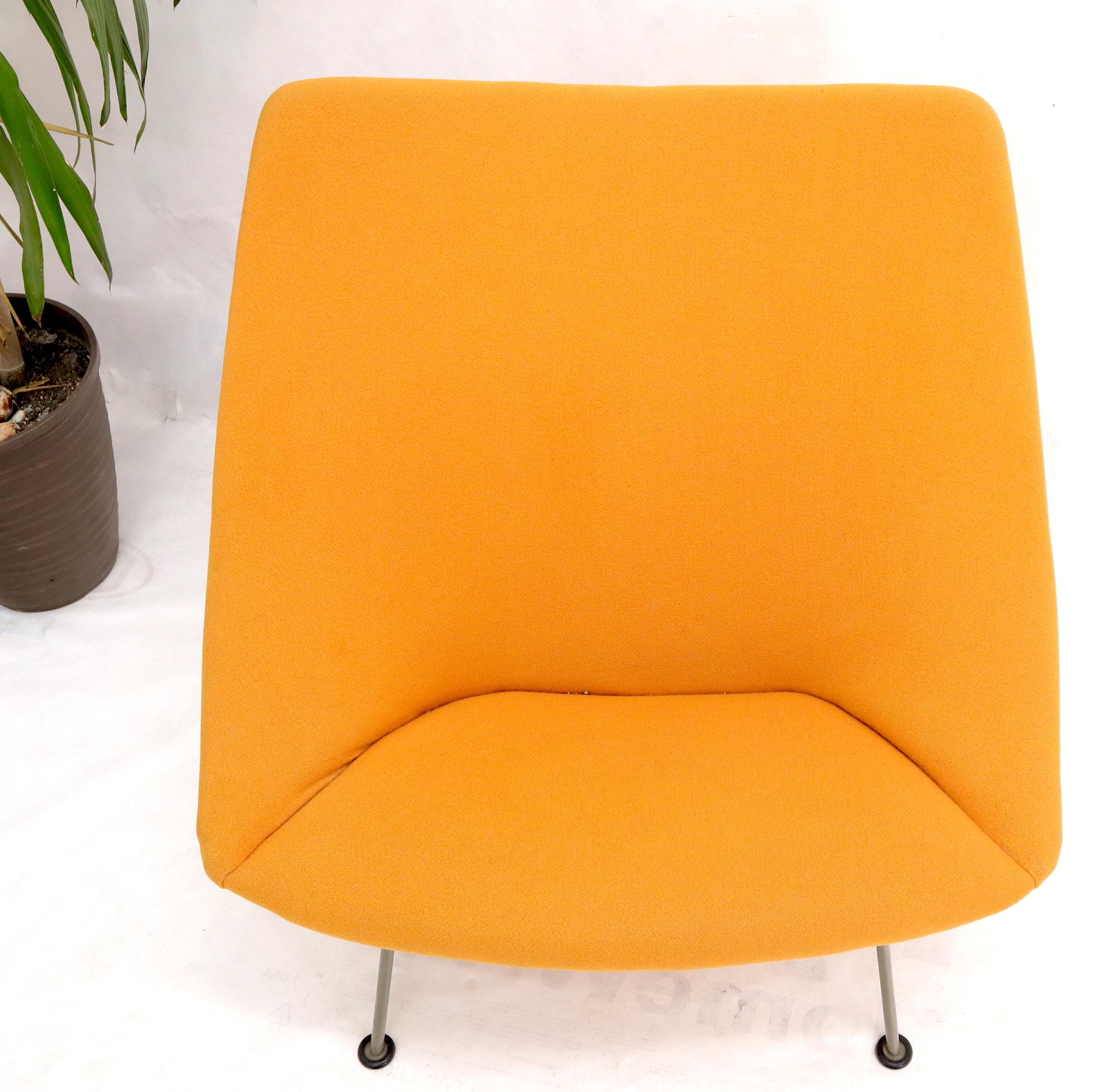 20th Century Pierre Paulin Artifort Wool Upholstery Oyster Chair Orange Wool Upholstery For Sale