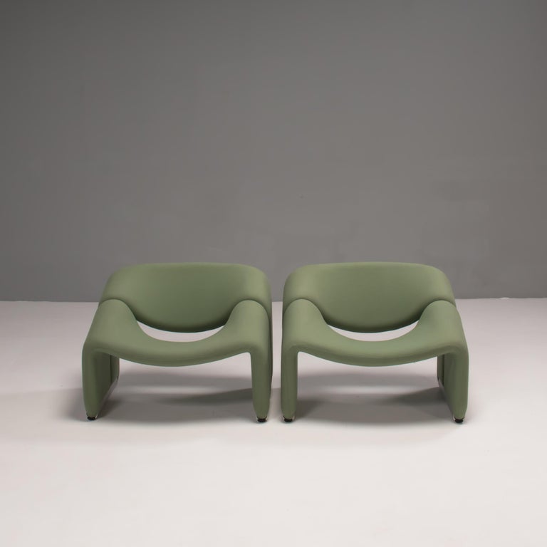 Originally designed by Pierre Paulin in 1973 the F598 chair is now known as the Groovy chair referring to its iconic curvy silhouette.

Manufactured by Artifort, this chair features a sculptural shape with the legs curving seamlessly into the seat