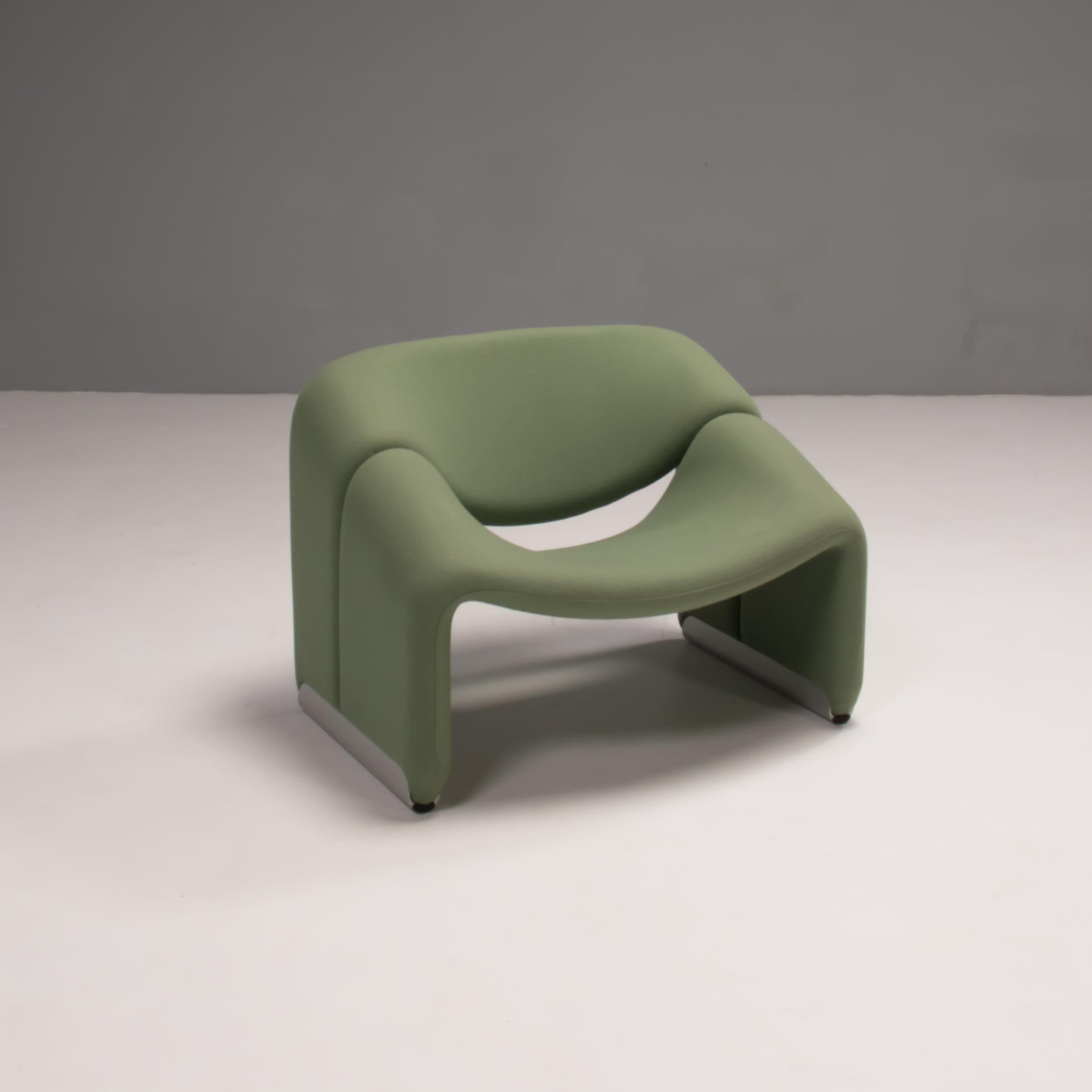 Originally designed by Pierre Paulin in 1973 the F598 chair is now known as the Groovy chair referring to its iconic curvy silhouette.

Manufactured by Artifort, these chairs feature a sculptural shape with the legs curving seamlessly into the seat