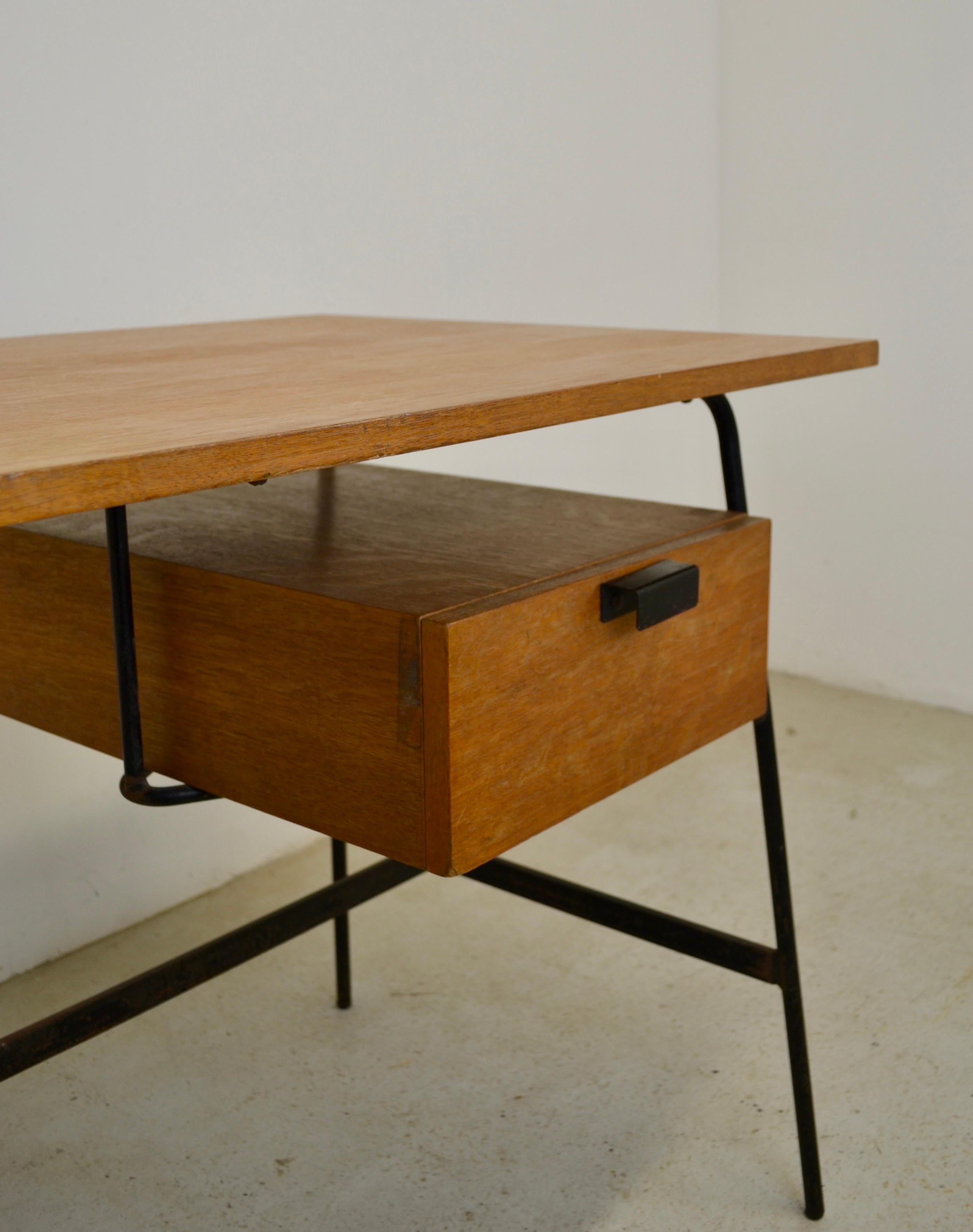 Pierre Paulin CM178 Schreibtisch für Thonet - 1950er Jahre, Frankreich im Zustand „Gut“ im Angebot in SOTTEVILLE-LÈS-ROUEN, FR