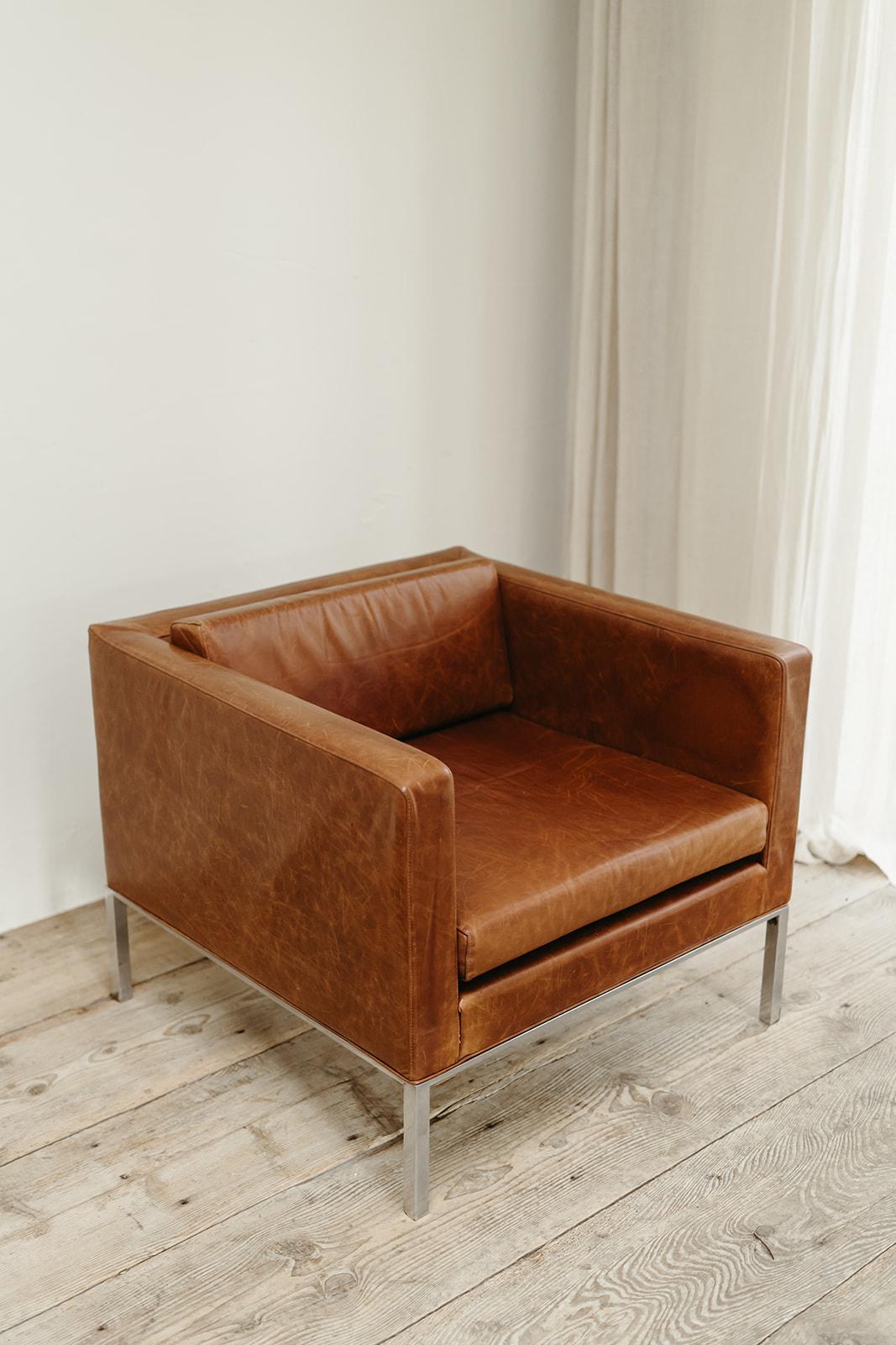 Mid-20th Century Pierre Paulin cognac leather chair, F446 For Sale