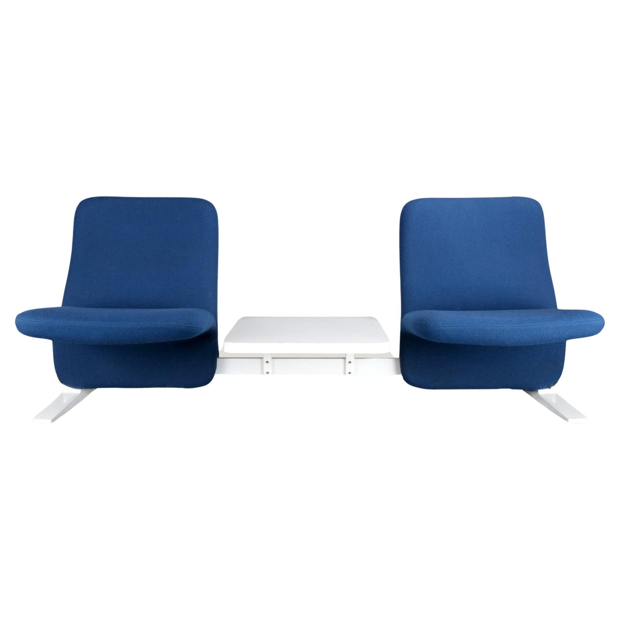 Pierre Paulin - Concorde F780 Lounge Chairs with their table